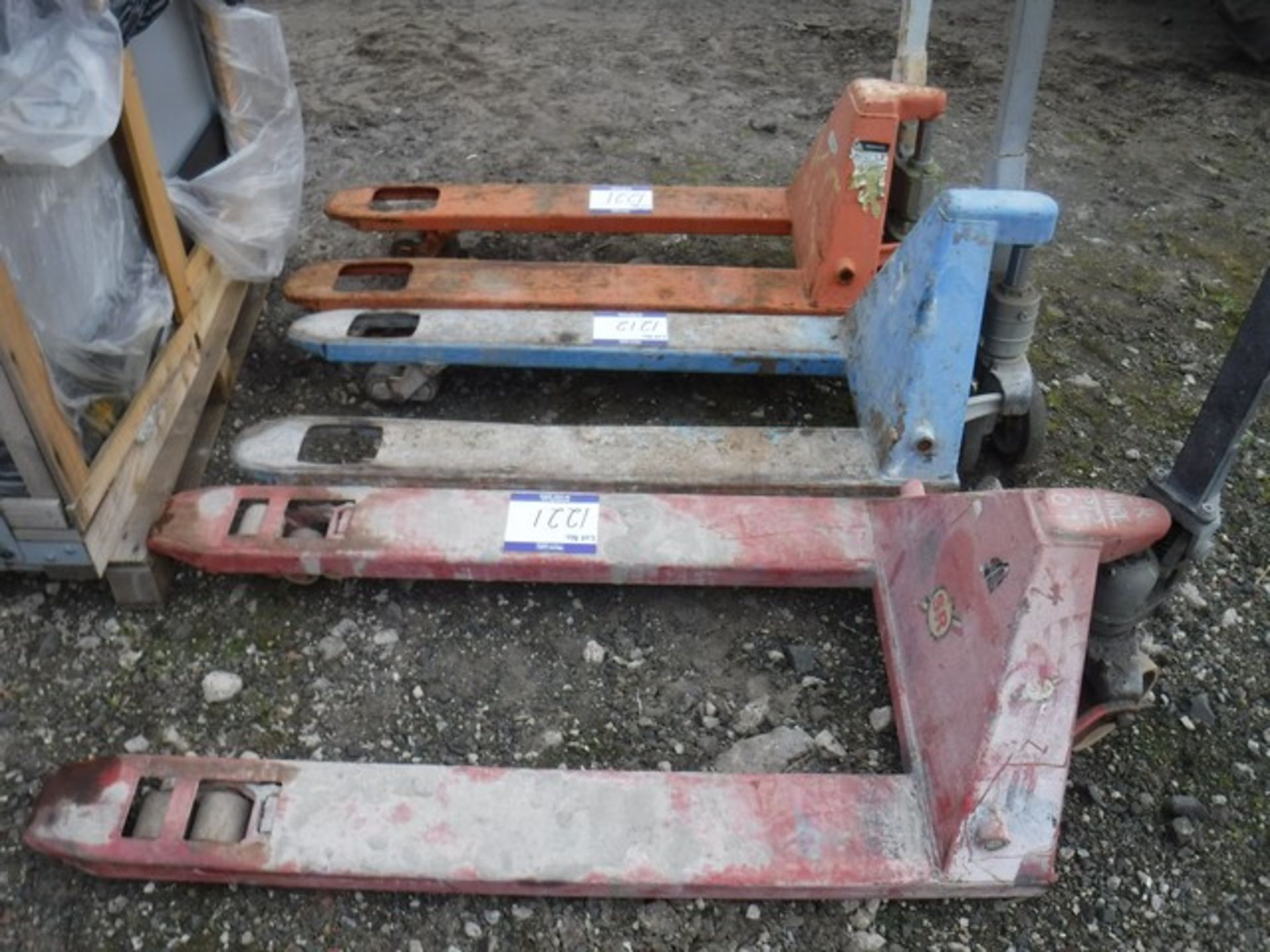 3X PALLET TRUCKS - Image 2 of 3