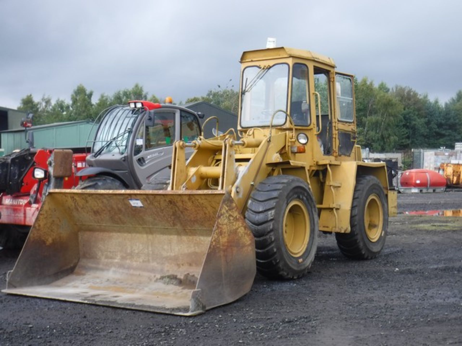 BRAY LOADING SHOVEL C/W BUCKET, FORKS AND 4 IN 1 BUCKET