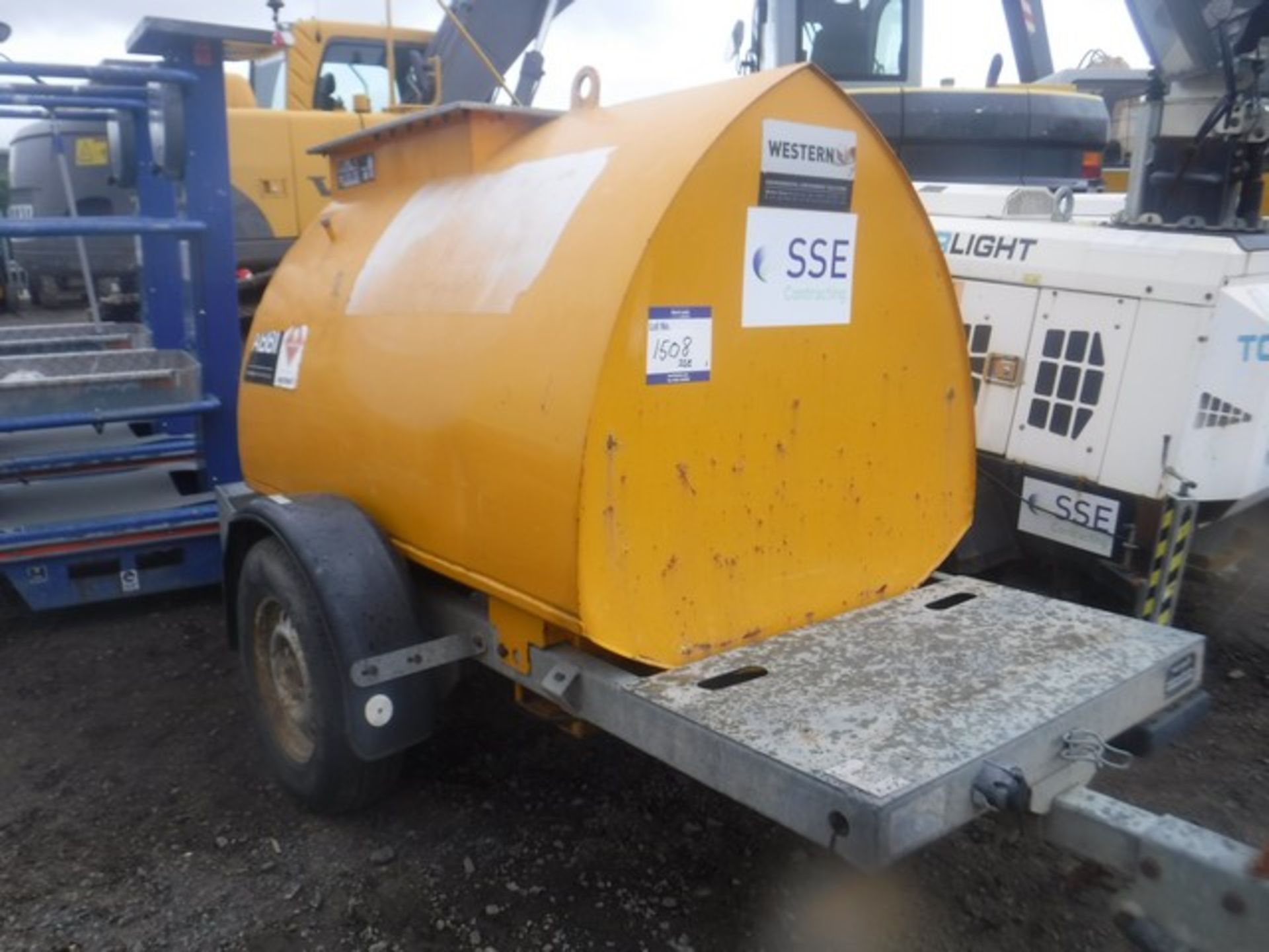 WESTERN FAST TOW 2010 DIESEL BOWSER 950LTR C/W ELECTRIC PUMP, HOSE AND NOZZLE