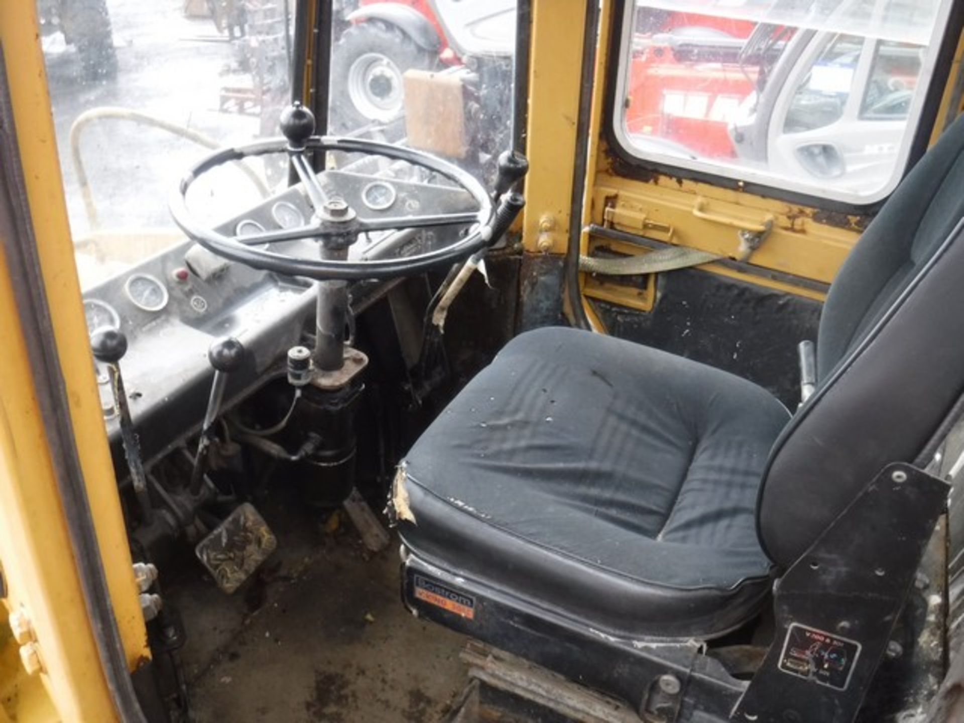 BRAY LOADING SHOVEL C/W BUCKET, FORKS AND 4 IN 1 BUCKET - Image 4 of 13