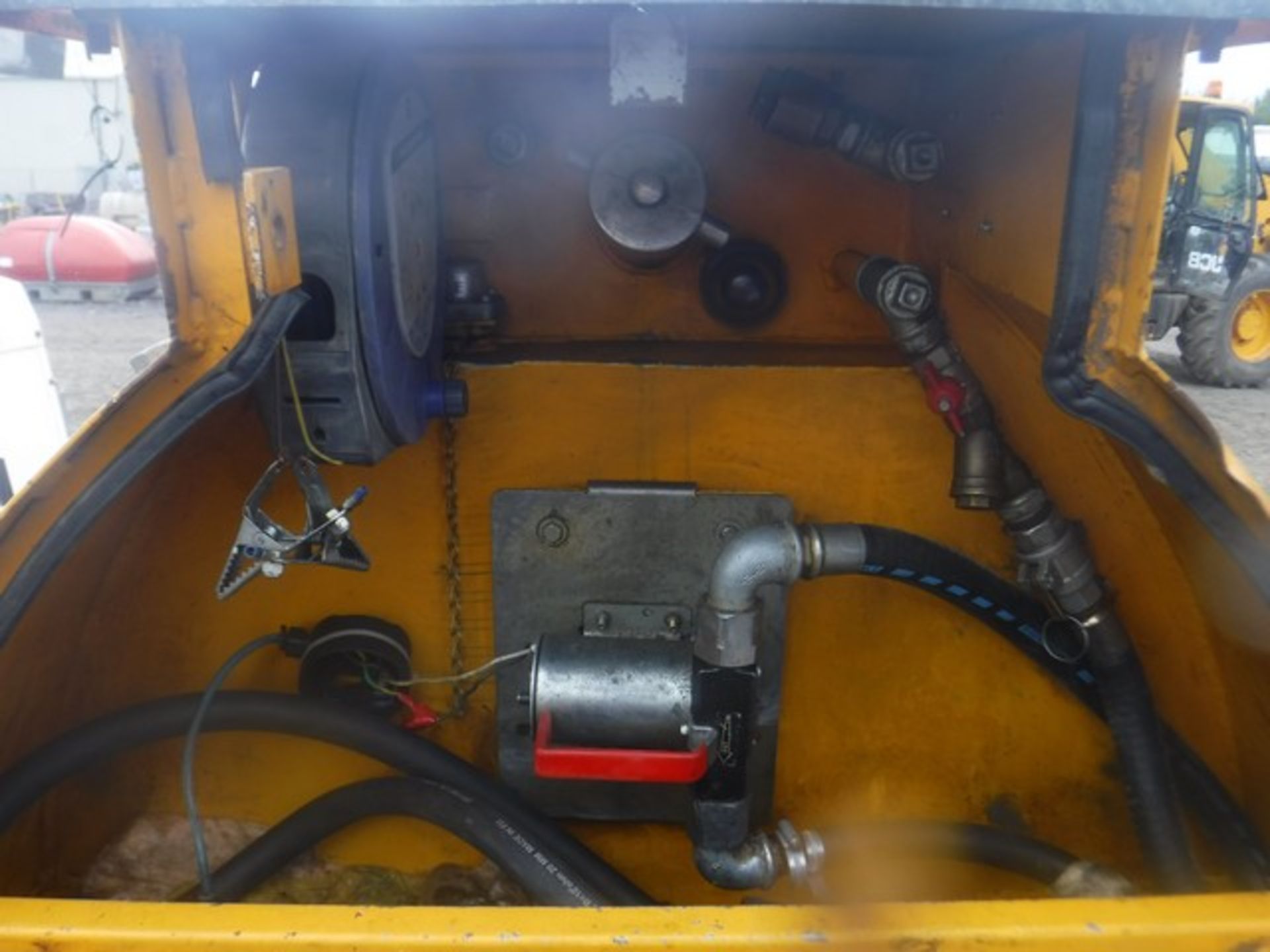 WESTERN FAST TOW 2010 DIESEL BOWSER 950LTR C/W ELECTRIC PUMP, HOSE AND NOZZLE - Image 5 of 9