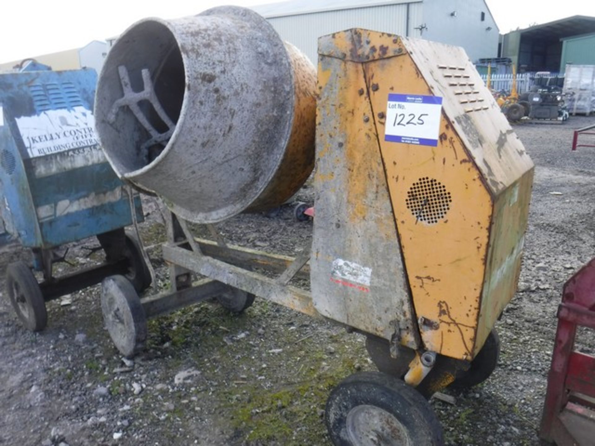 BENFORD PETROL CEMENT MIXER ON WHEELS - Bild 2 aus 6