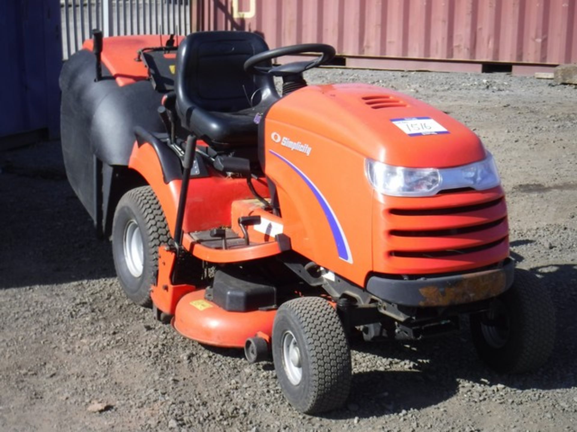 SIMPLICITY 2003 RIDE ON MOWER BARON 18HP, BRIGGS AND STRATTON ENGINE 508.0 HOURS - Image 2 of 7