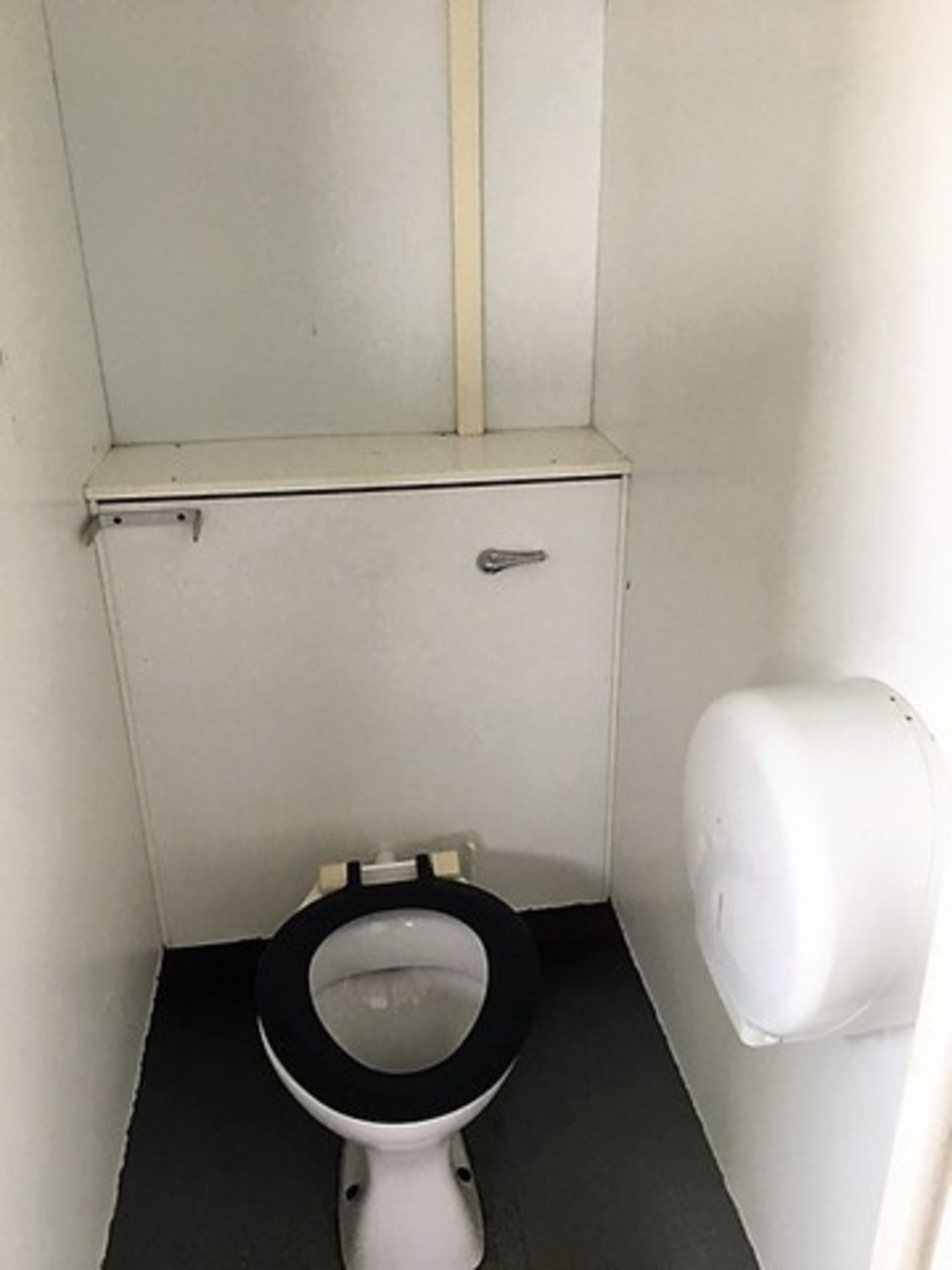 LADIES &amp;amp; GENTS PLASTISOL TOILET BLOCK 30x12 WITH HEAVY DUTY JACKLEGS LADIES C/W - 4 x WC CU - Image 15 of 16