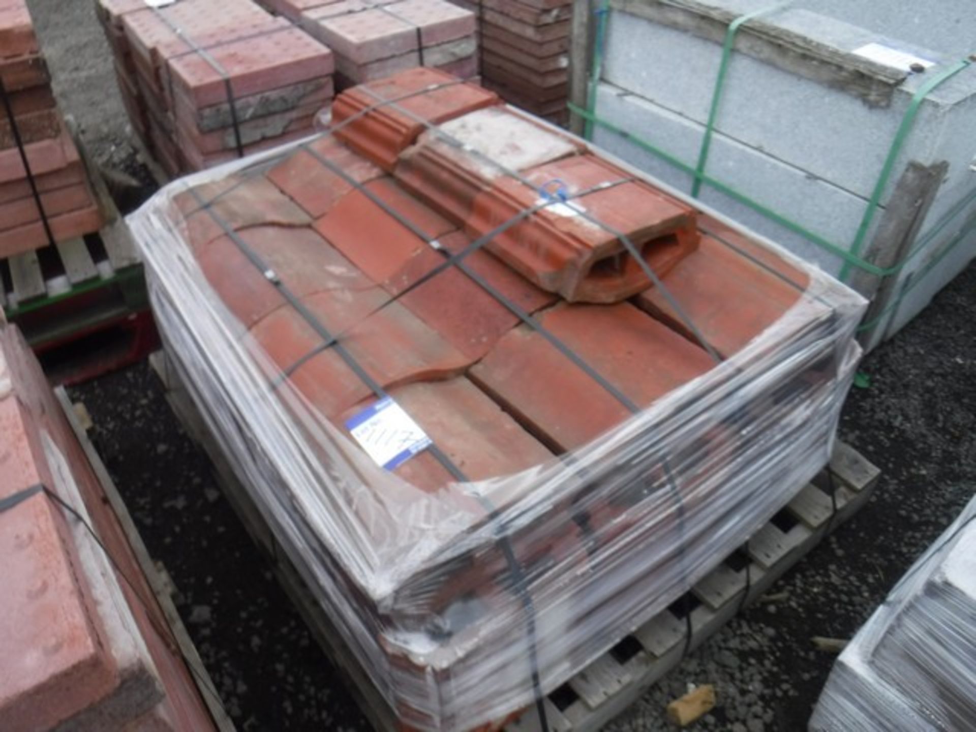 RED CLAY MOULED COPES - 360x310x145 = 770kg