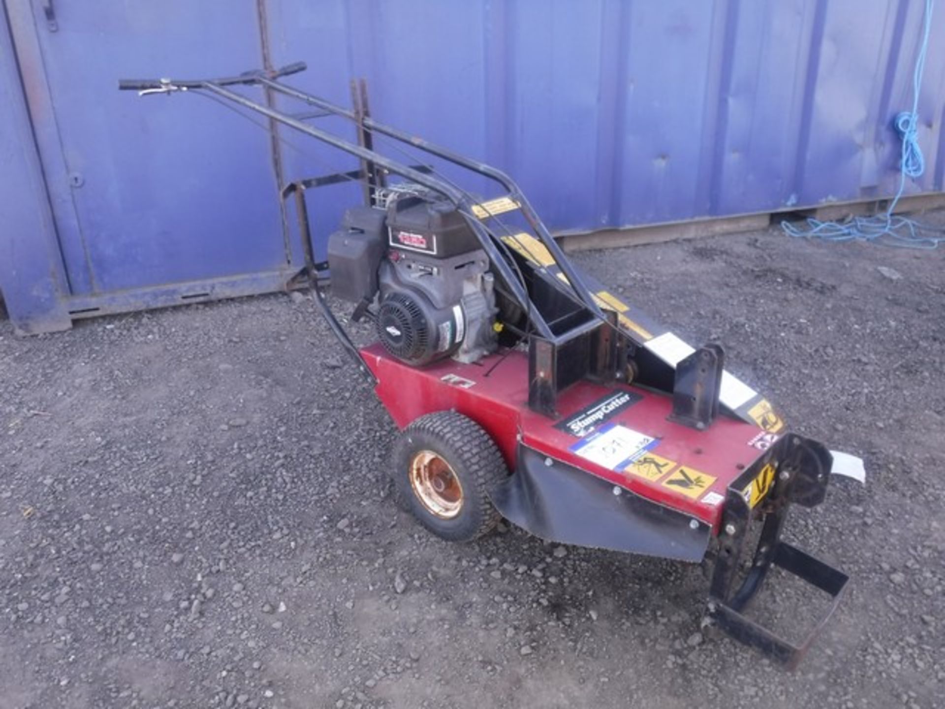 MIGHTY MAC STUMP CUTTER WITH BRIGGS AND STRATTON 1350 ENGINE