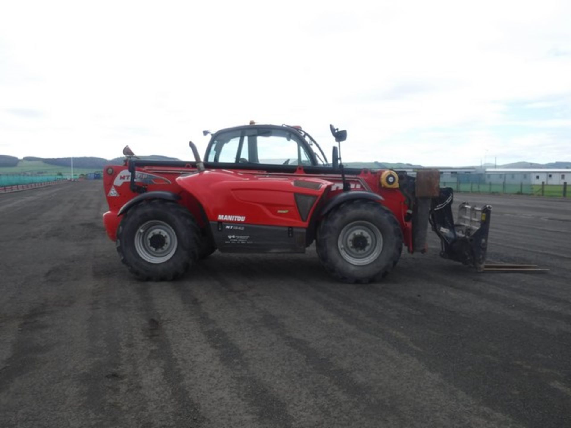 MANITOU MT184 TELESCOPIC FORKLIFT 2015 C/W REVERSE CAMERA AND SIDE SHIFT 6473HRS (NOT VERIFIED) - Image 3 of 9