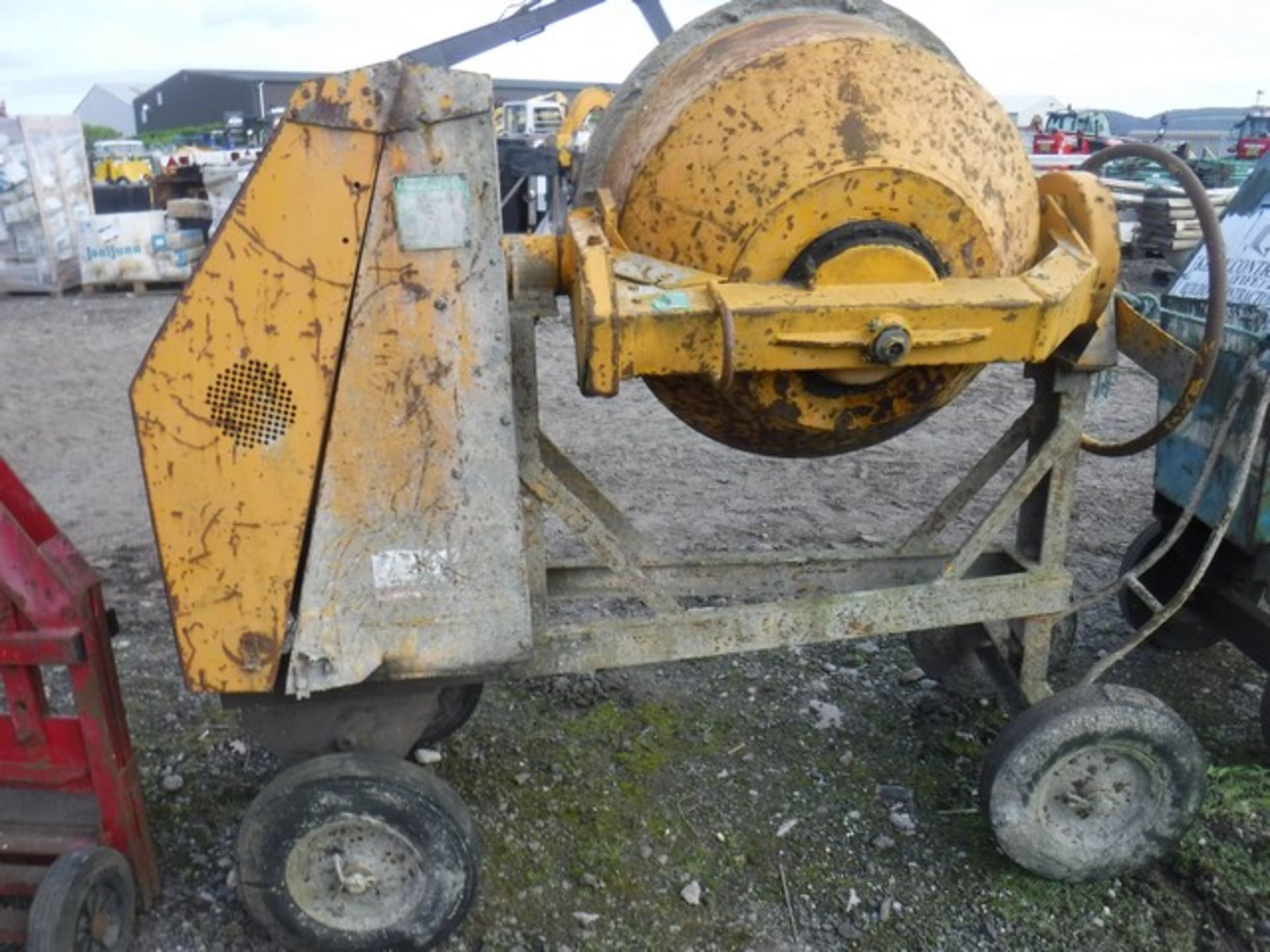 BENFORD PETROL CEMENT MIXER ON WHEELS - Bild 3 aus 6