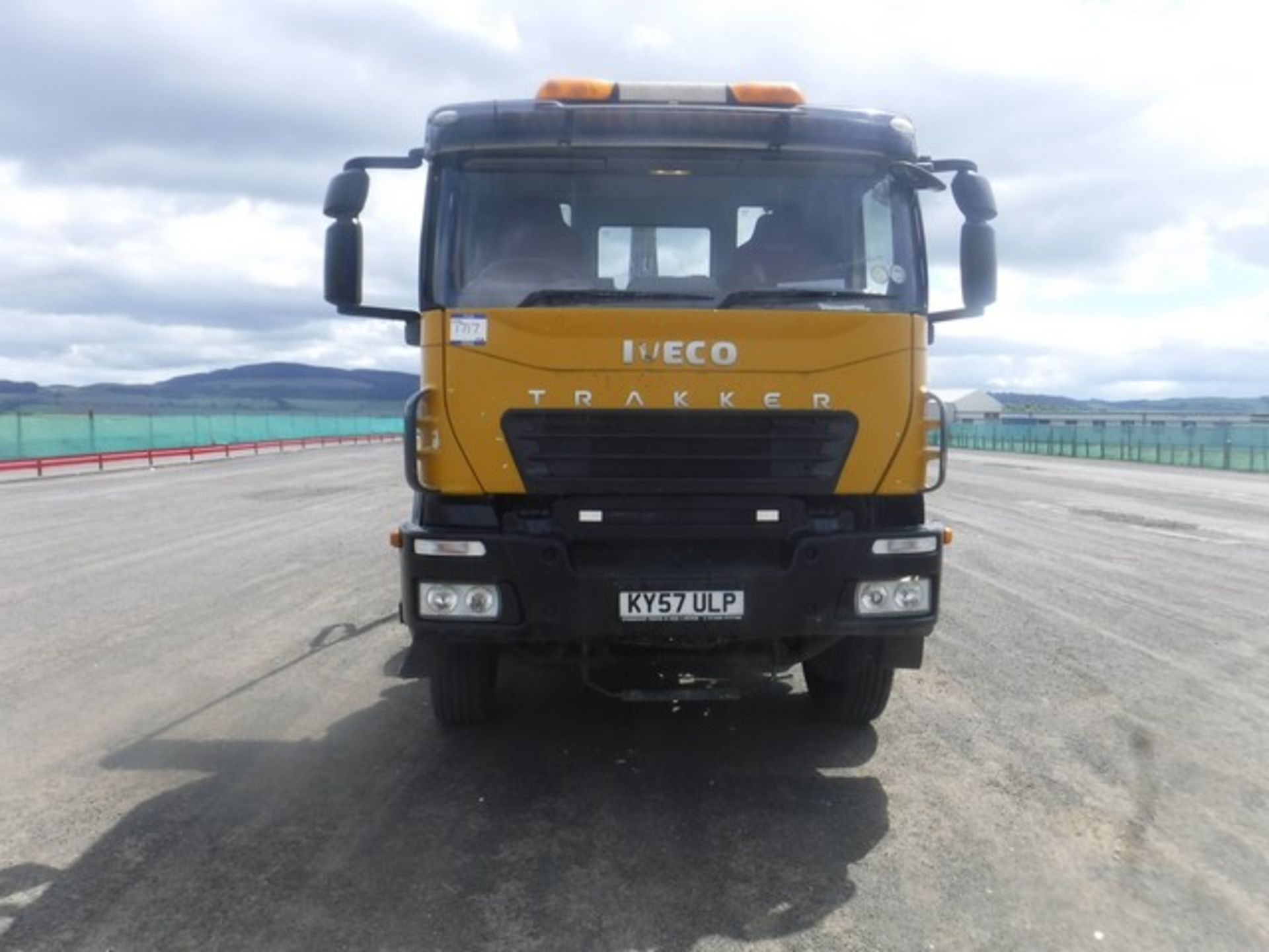 IVECO TRAKKER 2007 SKIP LOADER 402,420KM (NOT VERIFIED) SN- 192638 - Image 2 of 7