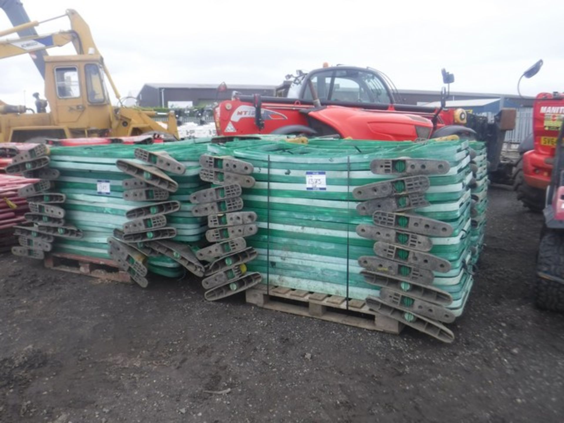 GREEN PLASTIC FENCE PANELS x120 APPROX