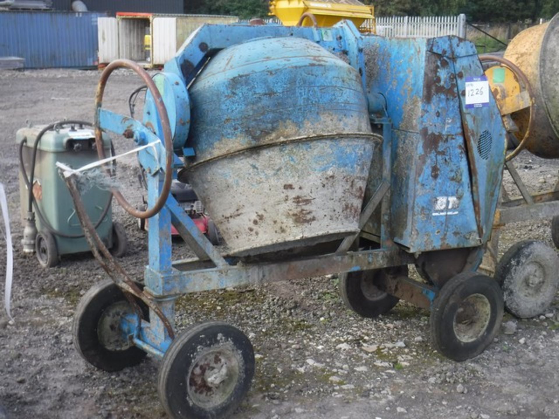 BENFORD PETROL CEMENT MIXER ON WHEELS - Image 2 of 4