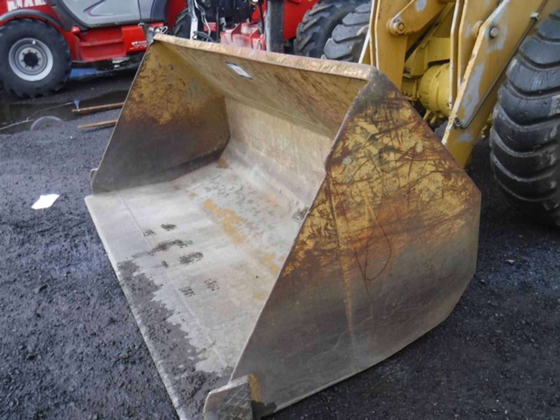 BRAY LOADING SHOVEL C/W BUCKET, FORKS AND 4 IN 1 BUCKET - Image 3 of 13