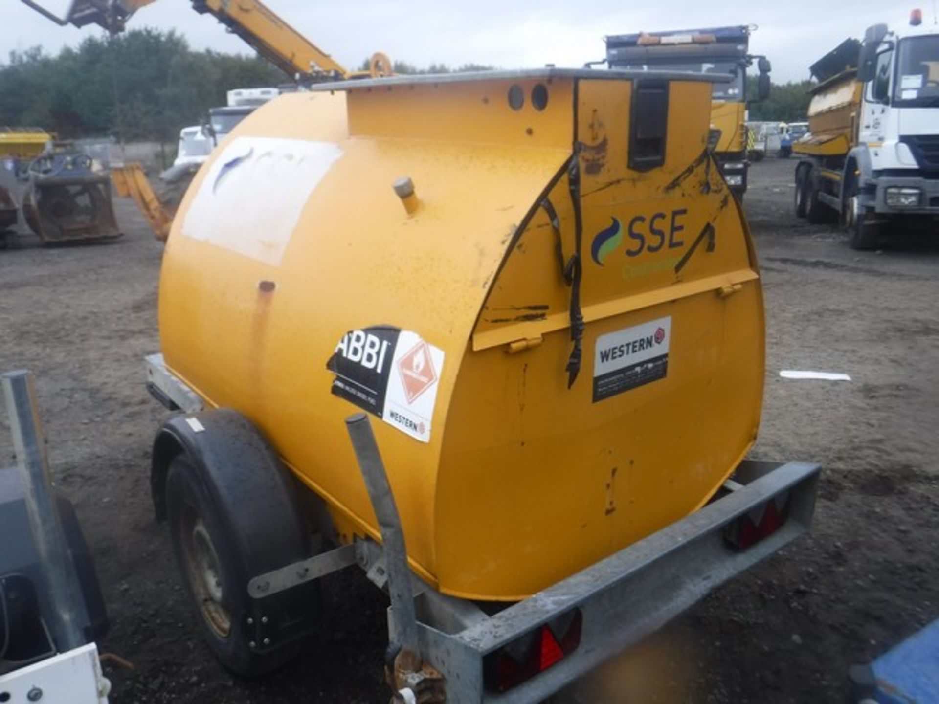 WESTERN FAST TOW 2010 DIESEL BOWSER 950LTR C/W ELECTRIC PUMP, HOSE AND NOZZLE - Image 4 of 9