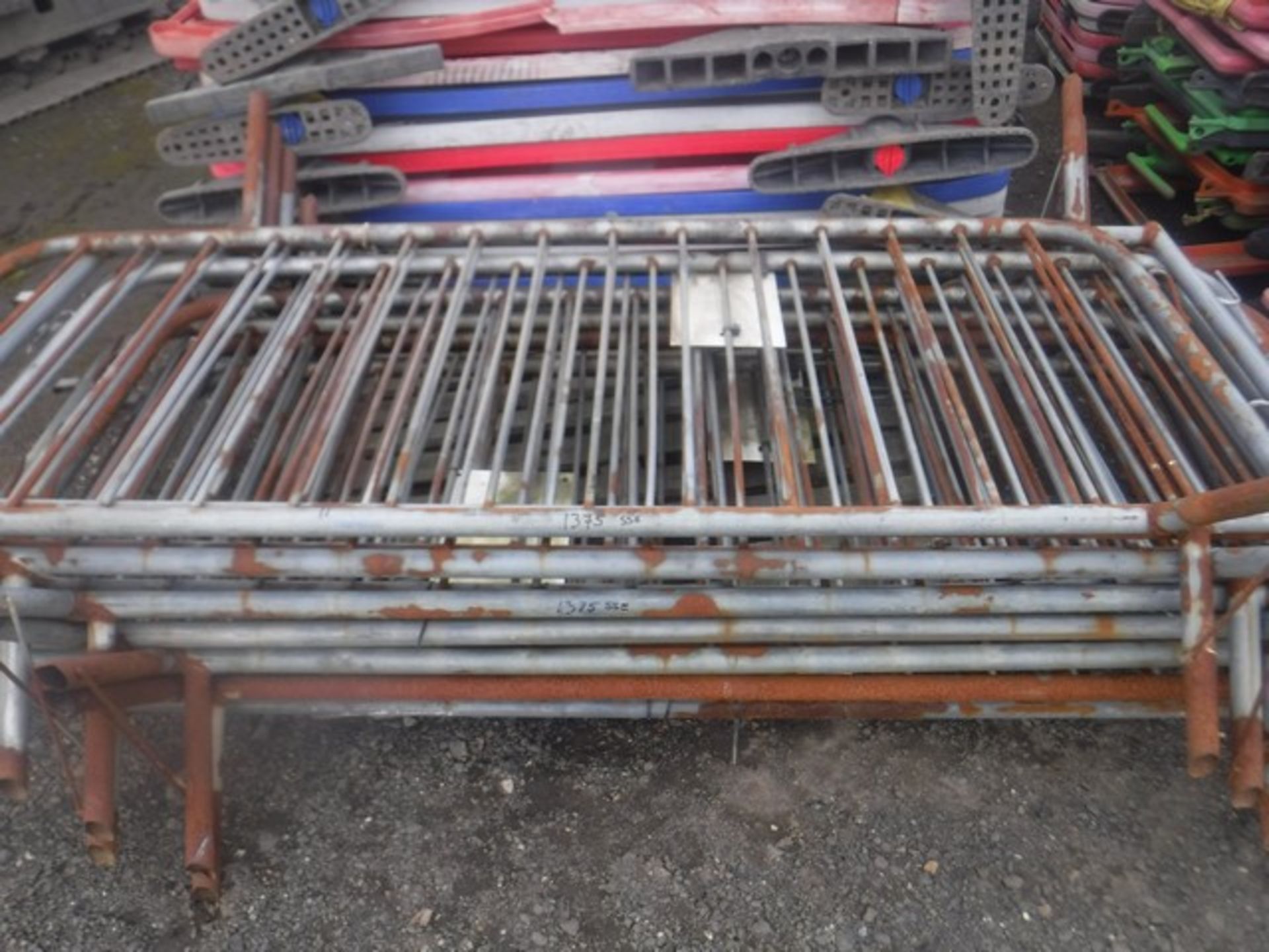 VARIOUS FENCE PANELS, PLASTIC AND METAL x40 APPROX - Image 2 of 4