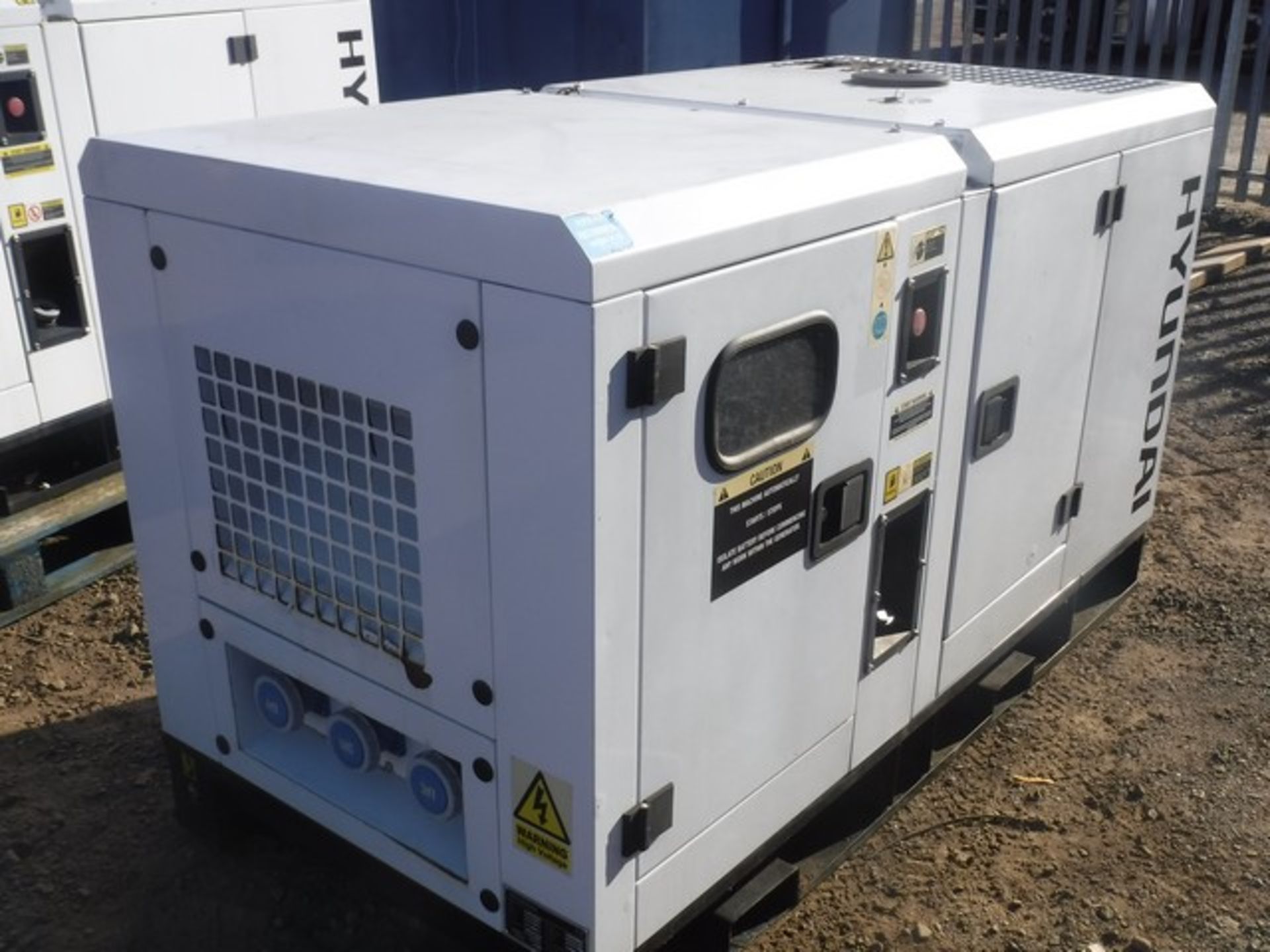 HYUNDAI GENERATOR 14KVA 11KW 8879 HOURS SN- 15070023 - Image 9 of 9