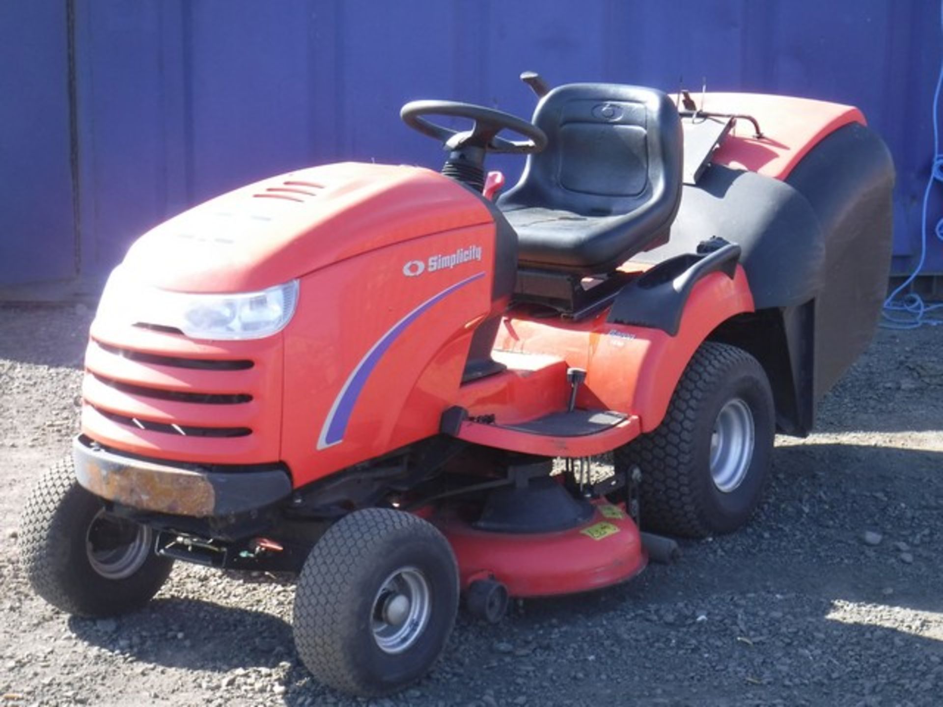 SIMPLICITY 2003 RIDE ON MOWER BARON 18HP, BRIGGS AND STRATTON ENGINE 508.0 HOURS