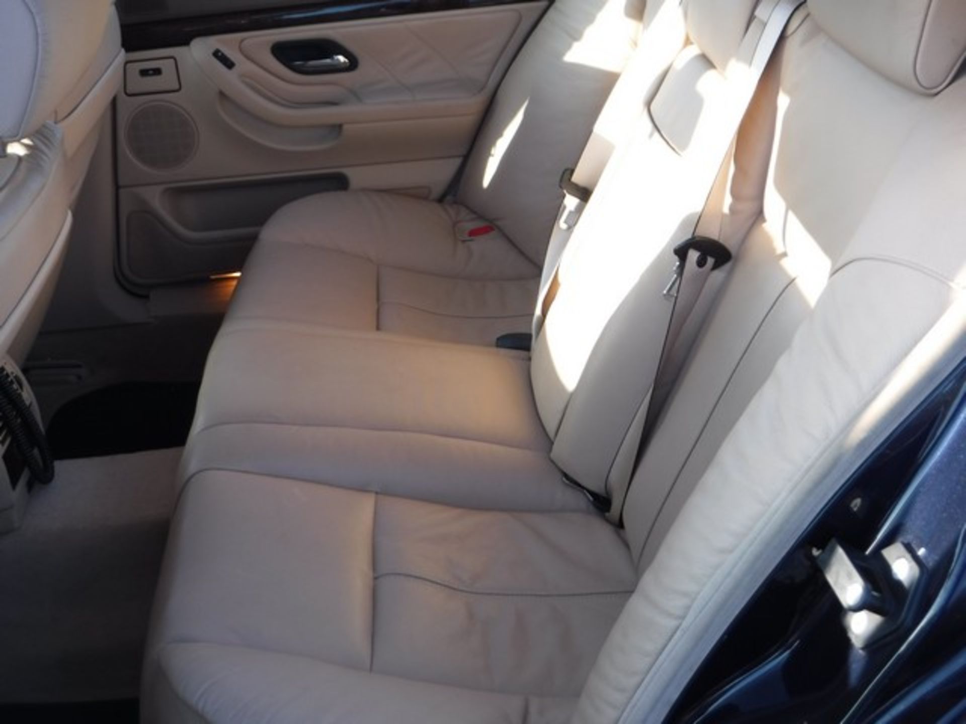 BMW 735I AUTO - 3498cc - Image 6 of 10