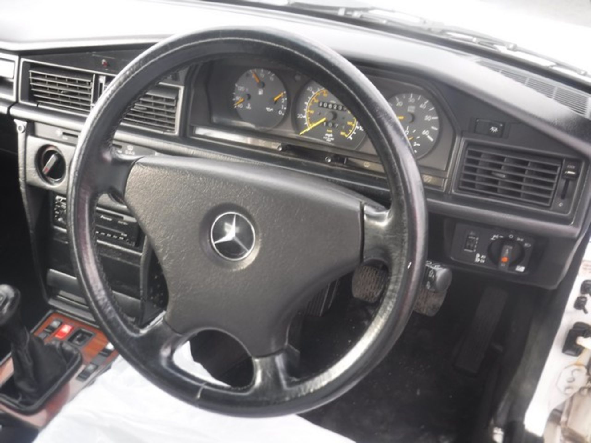 MERCEDES 190D DIESEL - 1997cc - Image 11 of 15