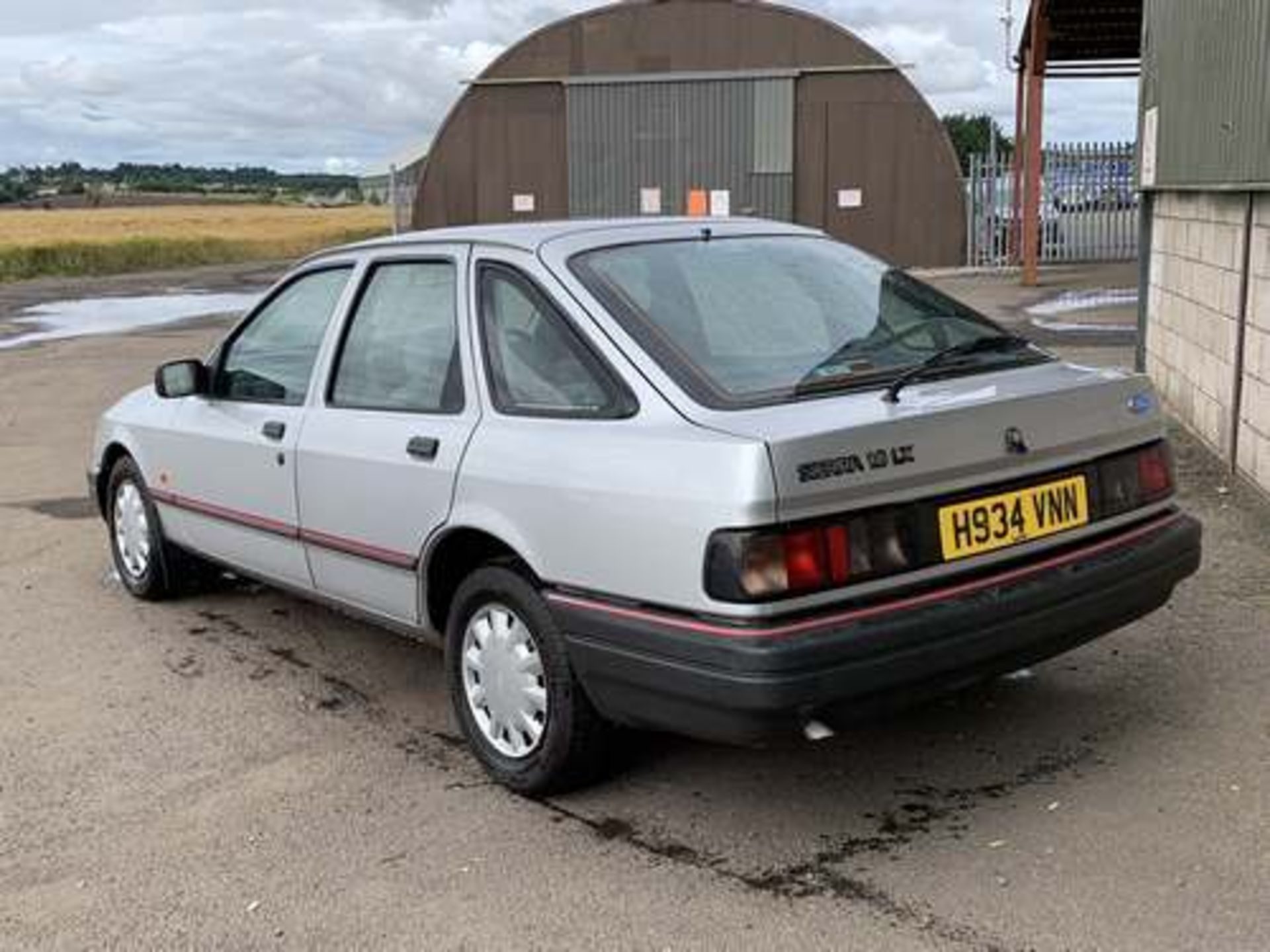 FORD SIERRA LX AUTO - 1769cc - Image 2 of 8