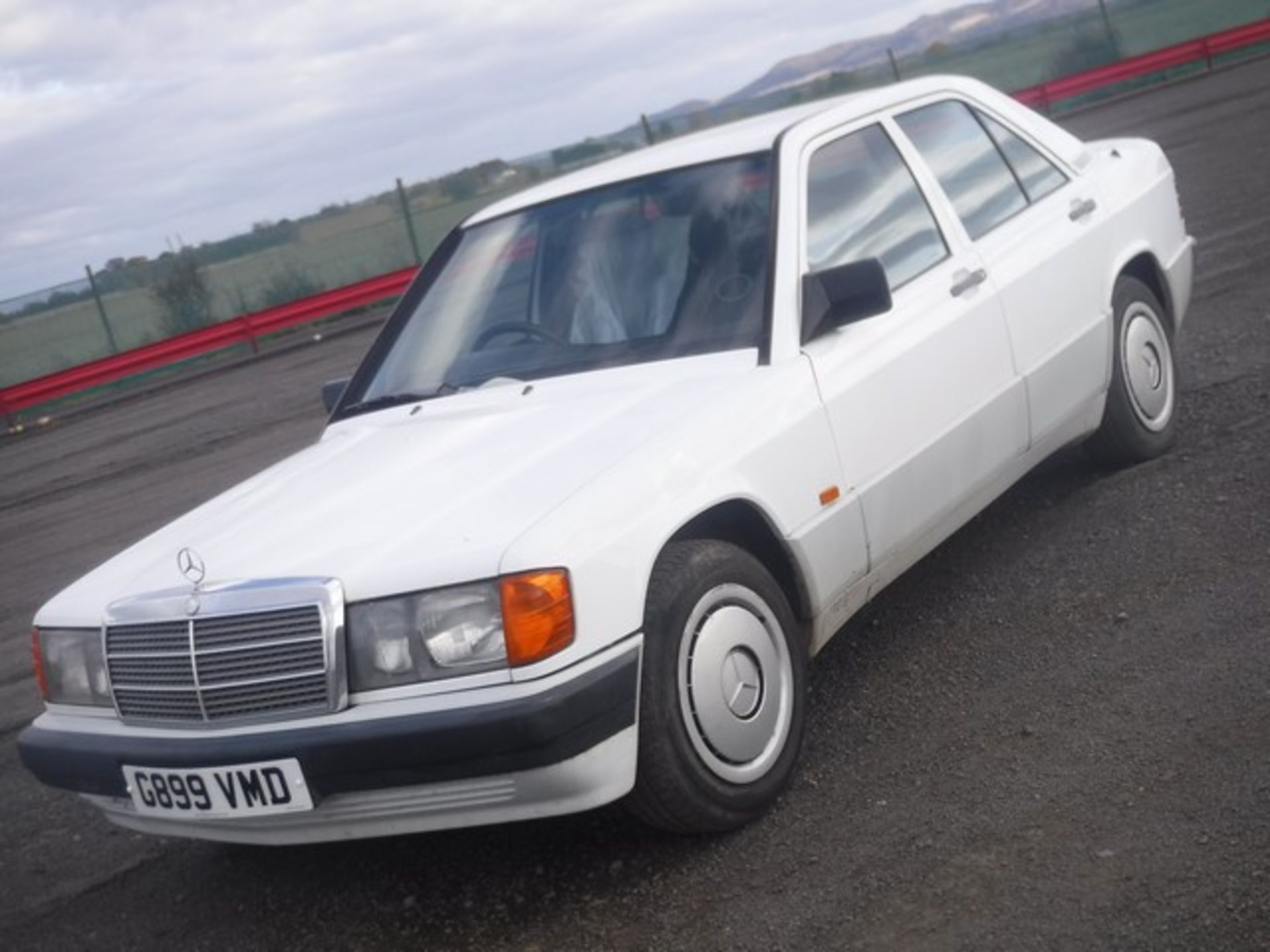 MERCEDES 190D DIESEL - 1997cc - Image 3 of 15