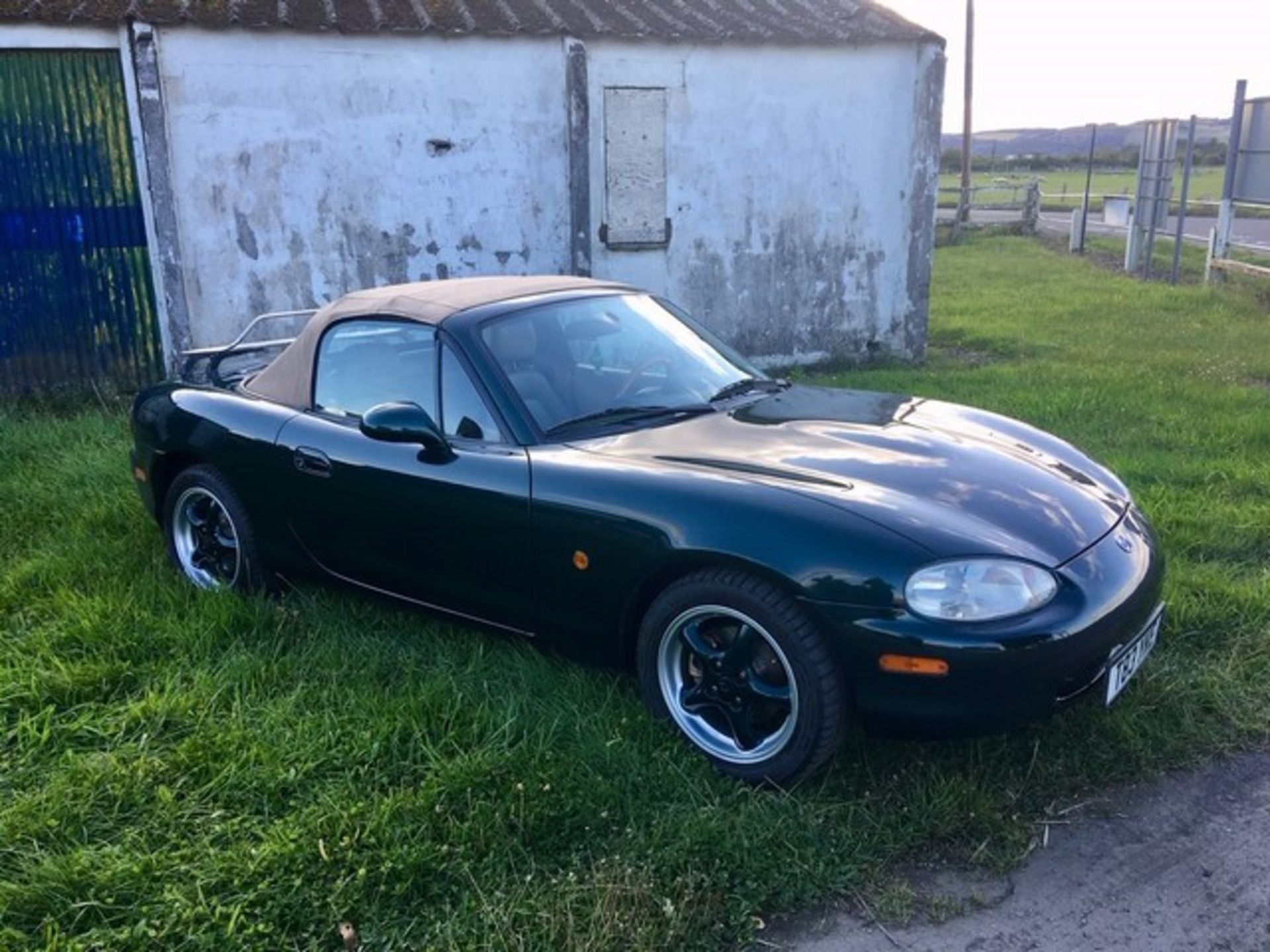 MAZDA MX-5 - 1840cc - Image 16 of 17