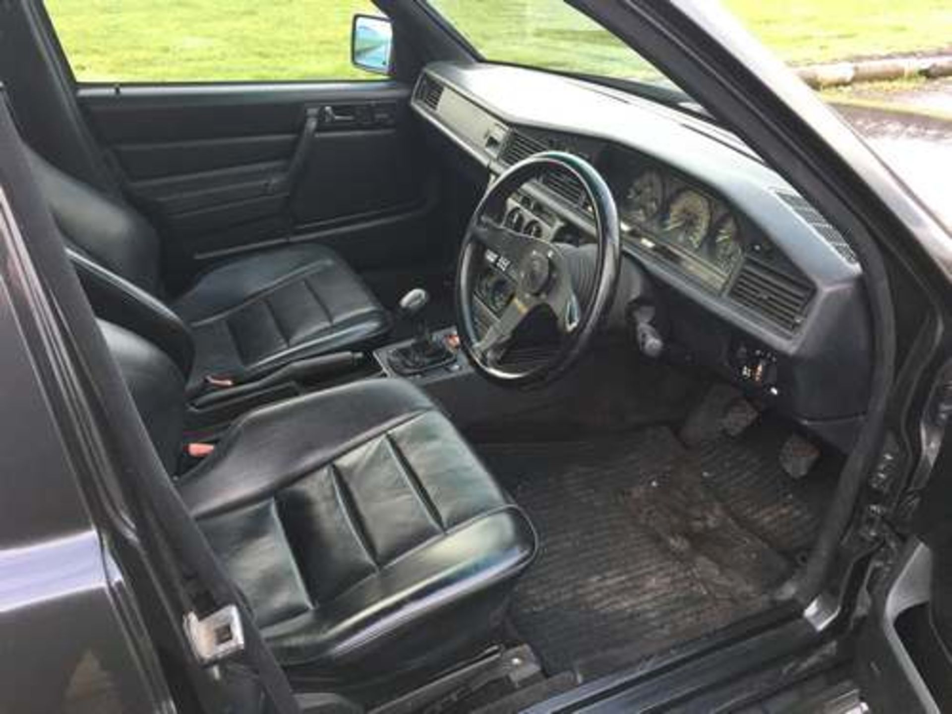 MERCEDES 190E 2.3 16 - 2299cc - Image 10 of 15