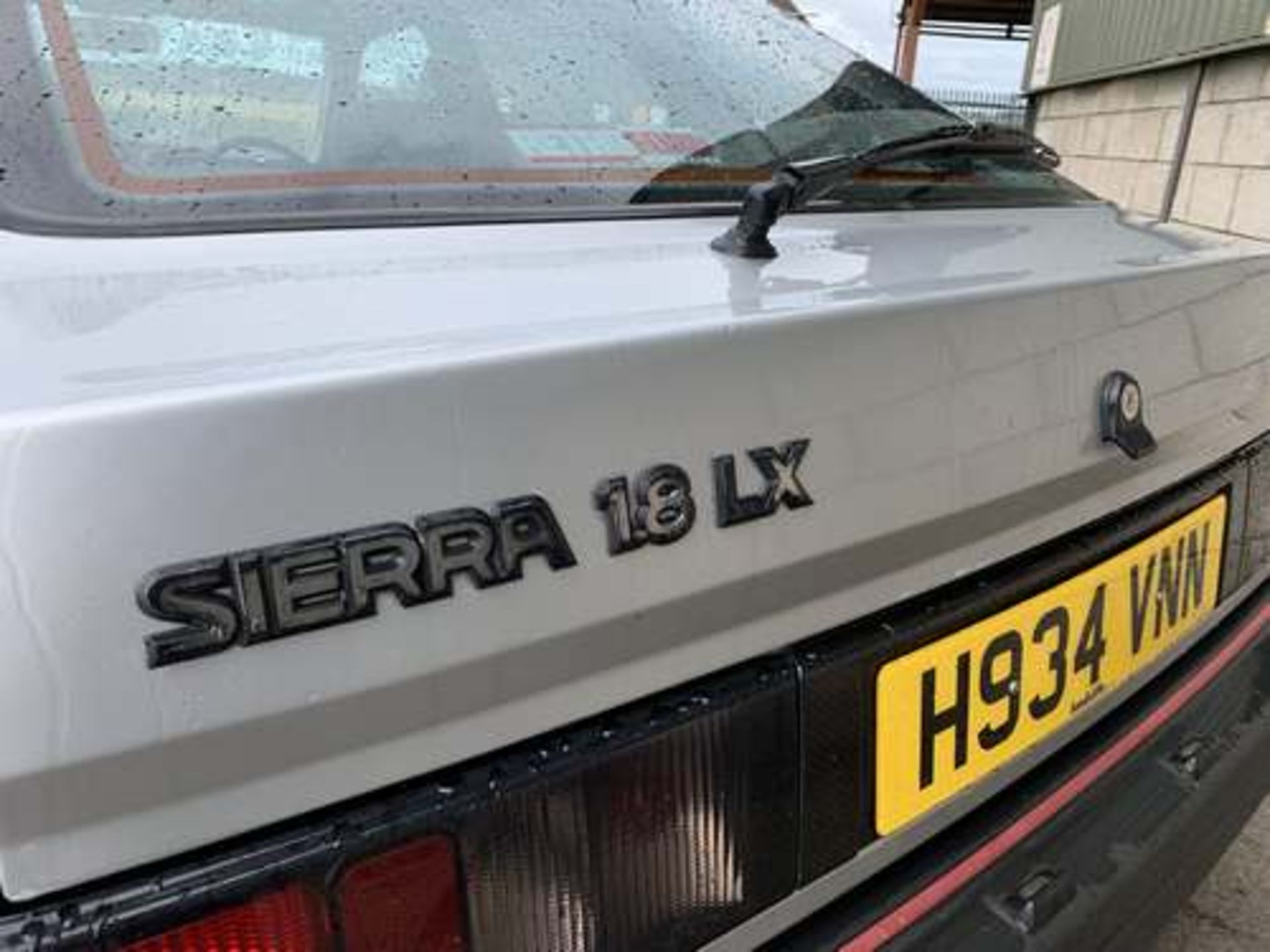 FORD SIERRA LX AUTO - 1769cc - Image 3 of 8