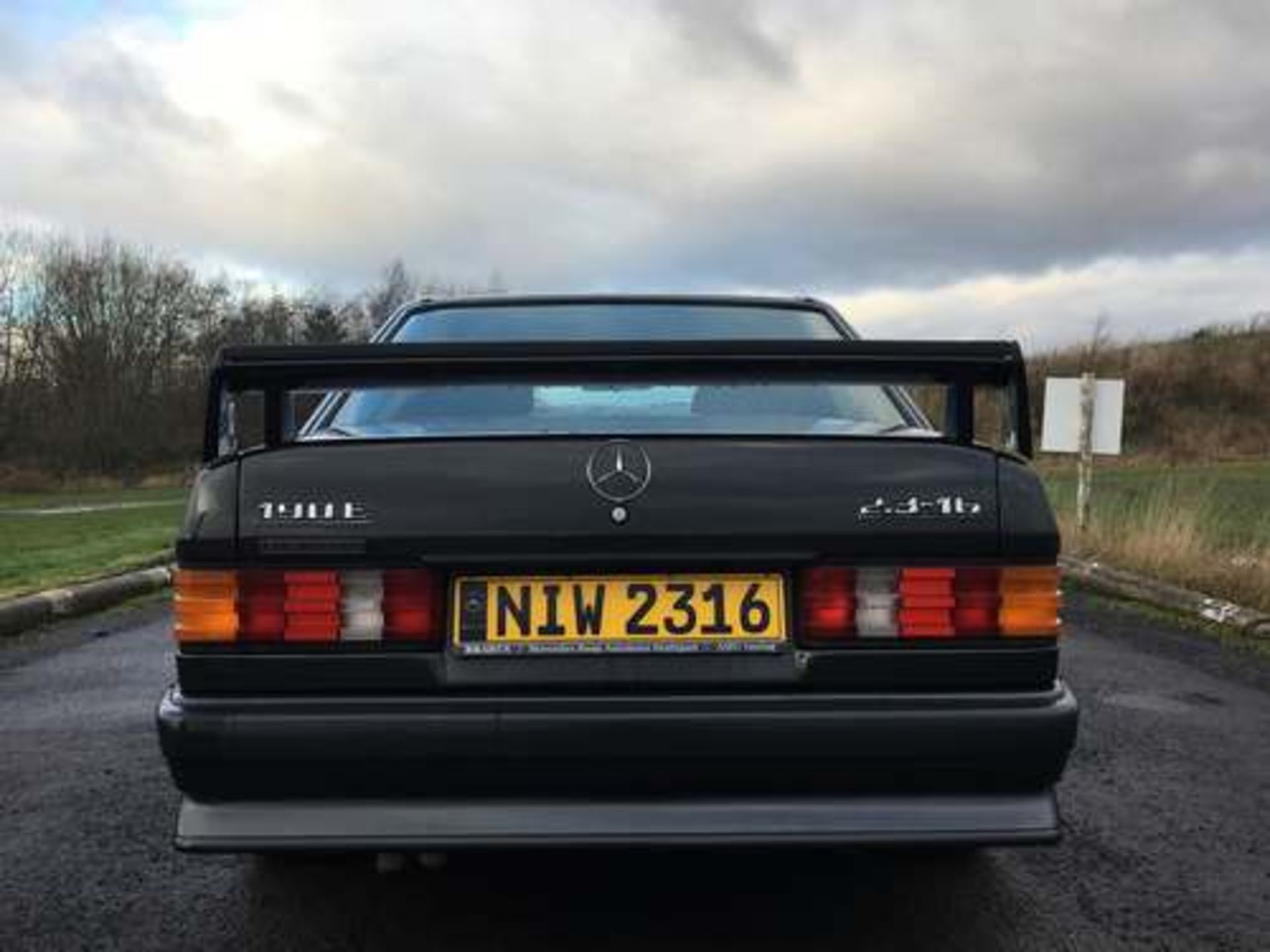 MERCEDES 190E 2.3 16 - 2299cc - Image 6 of 15