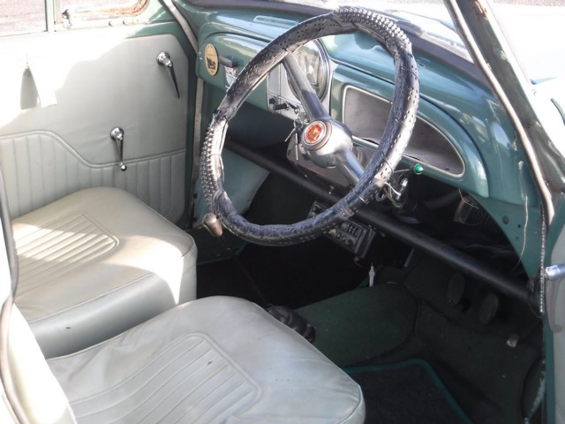 MORRIS MINOR 1000 - 1098cc - Image 17 of 25