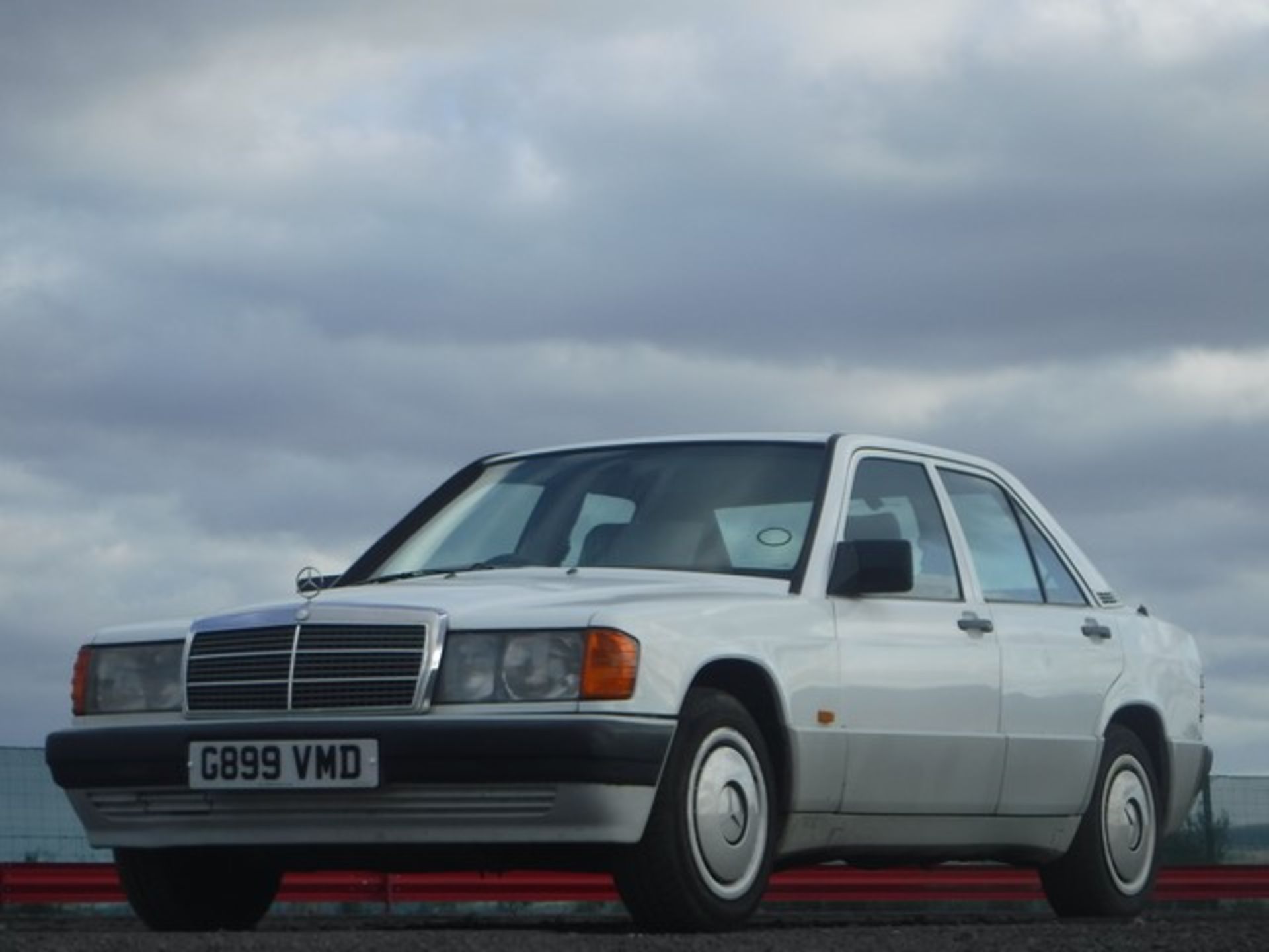 MERCEDES 190D DIESEL - 1997cc - Image 2 of 15