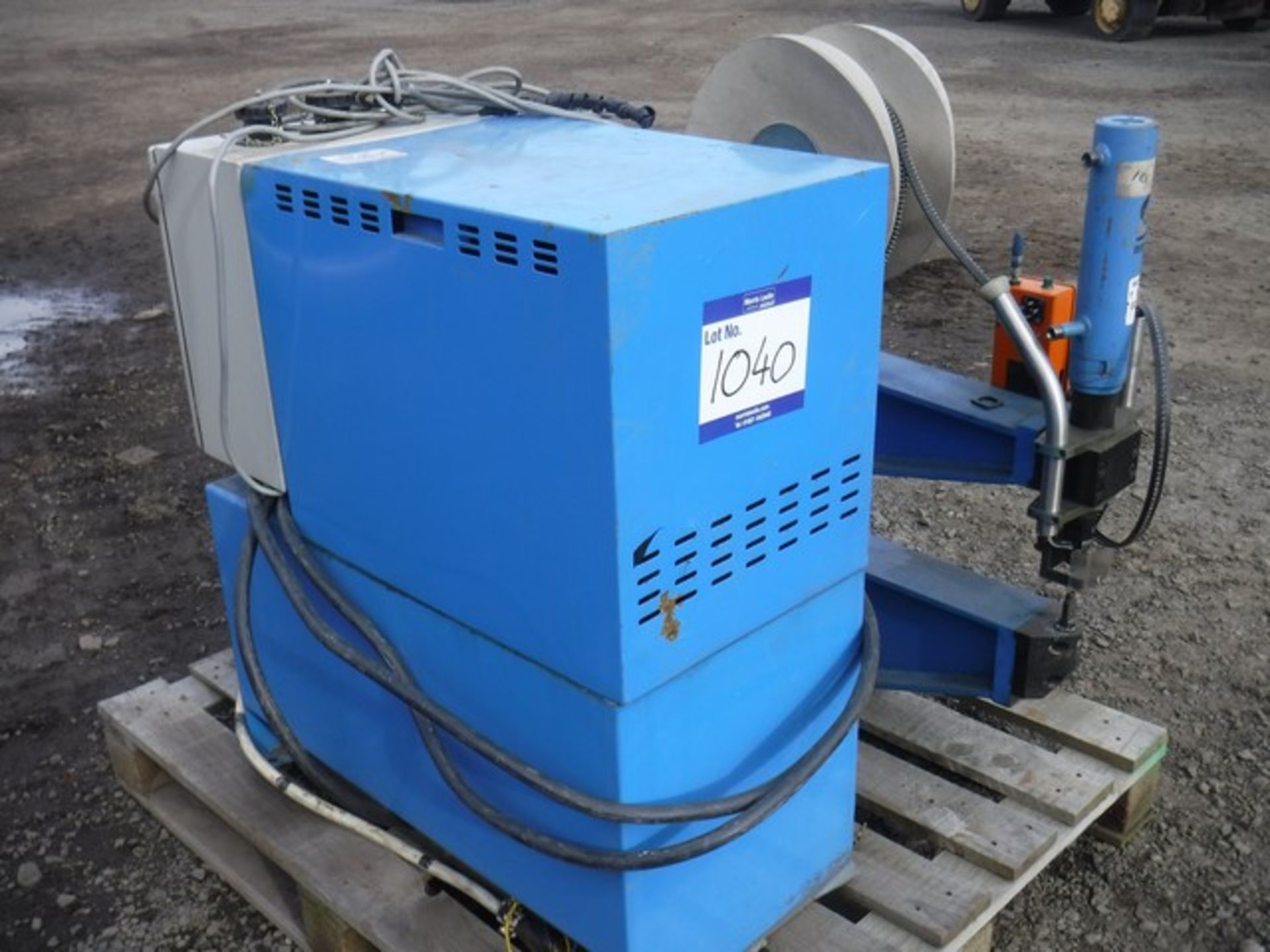 BOLLOFF RIVET MACHINE IN BLUE - Image 5 of 9