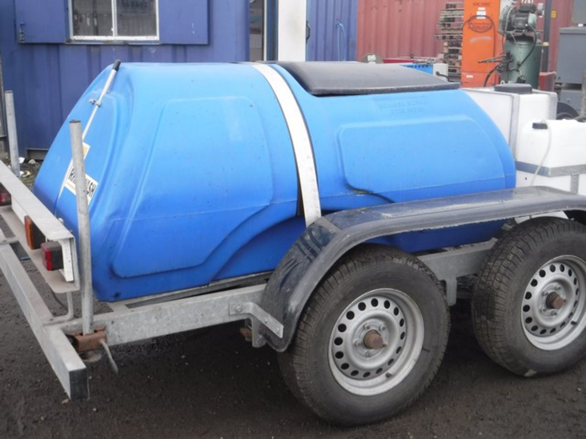 RHINOWASH 2012 POWER WASHER AND BOWSER 1000L ON TWIN WHEEL TRAILER AND DIESEL ENGINE - Image 7 of 7