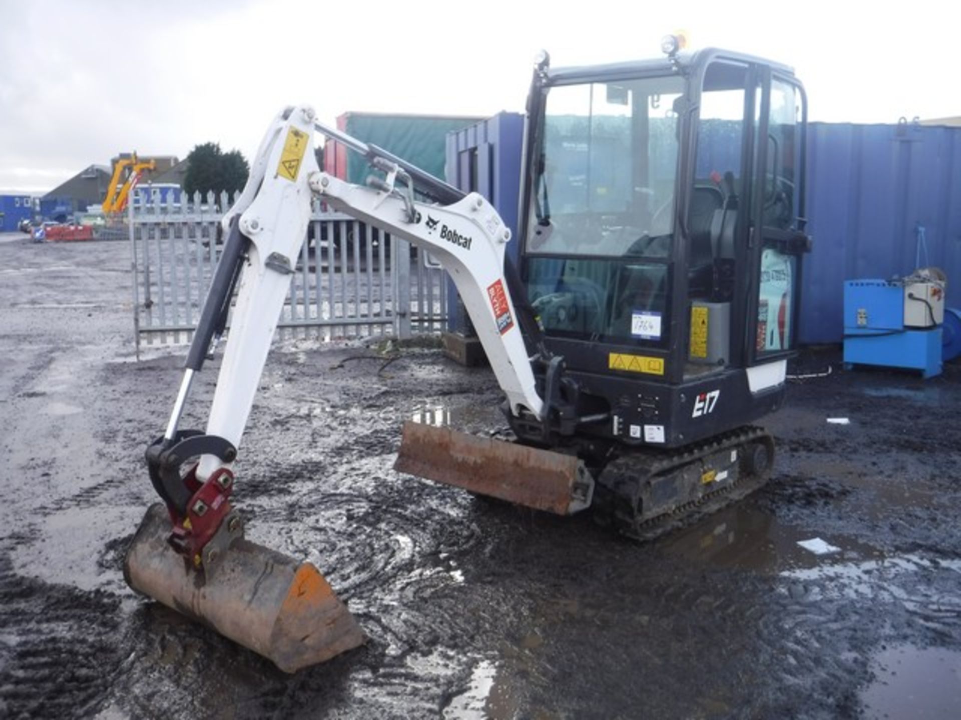 BOB CAT E17 - 2018 COMPACT EXCAVATOR WITH CAB 101 HRS (NOT VERIFIED) SN - 11001589