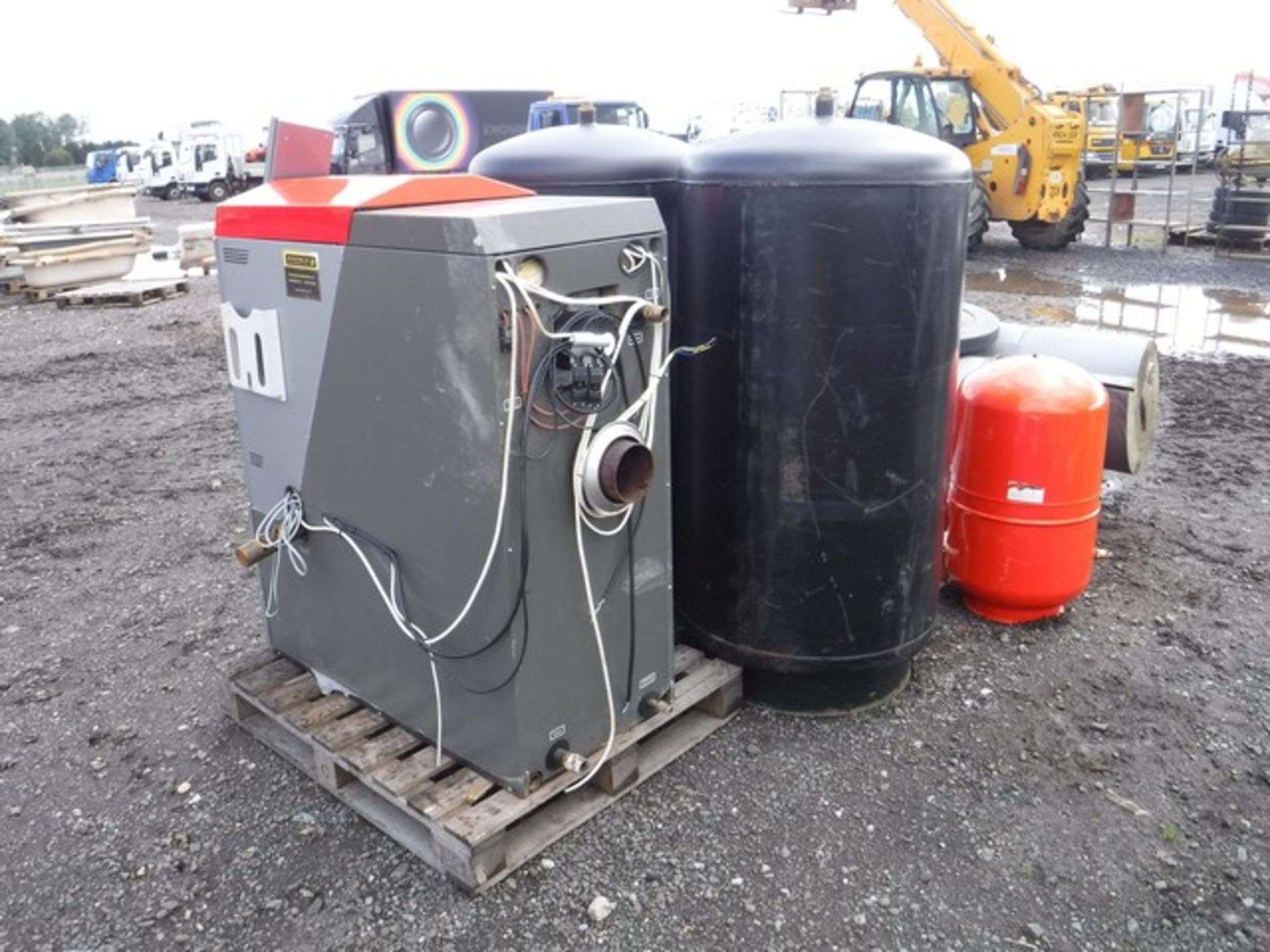 WOOD PELLET BOILER SYSTEM, TWO INSULATED BUFFER TANKS (THERMAL STORE) EXPANSION VESSEL, LONG AND SHO - Image 3 of 5