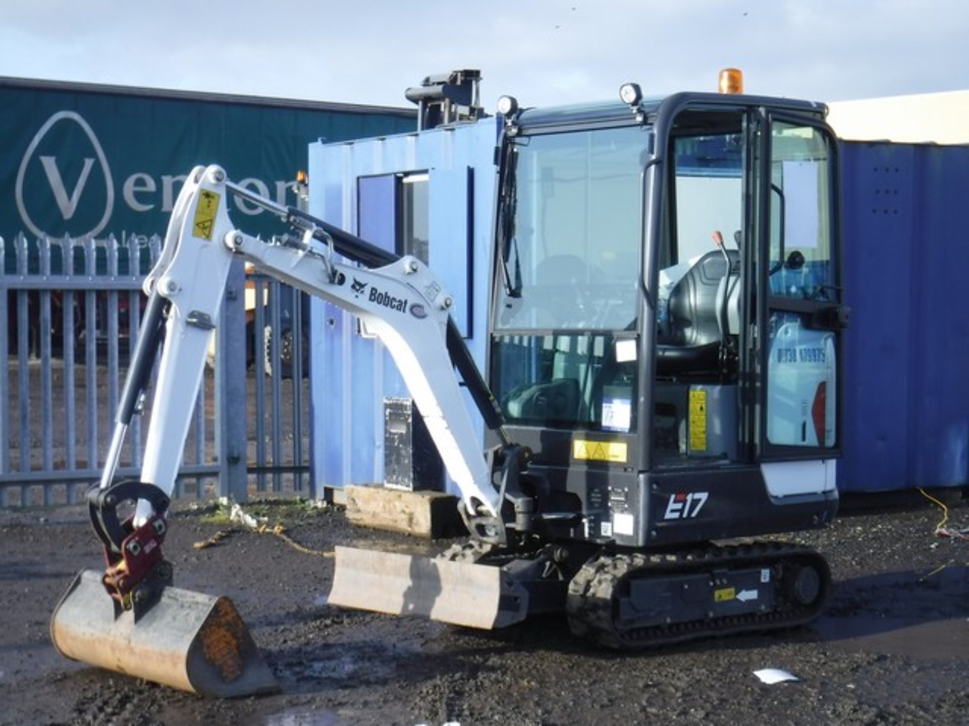 BOB CAT E17 - 2018 COMPACT EXCAVATOR WITH CAB 242 HRS (NOT VERIFIED) SN - B27H12787