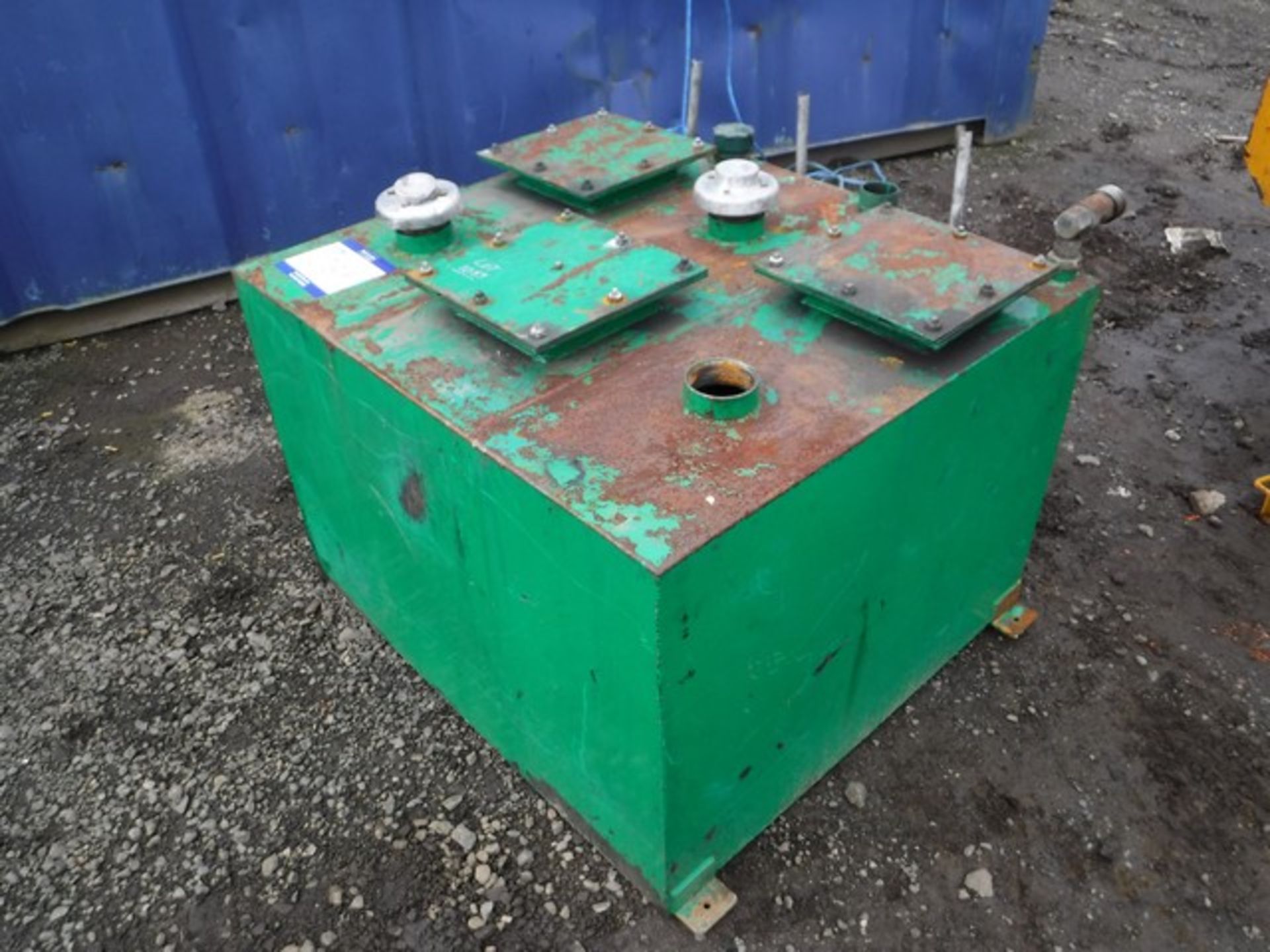 OIL TANK IN GREEN - Image 5 of 5