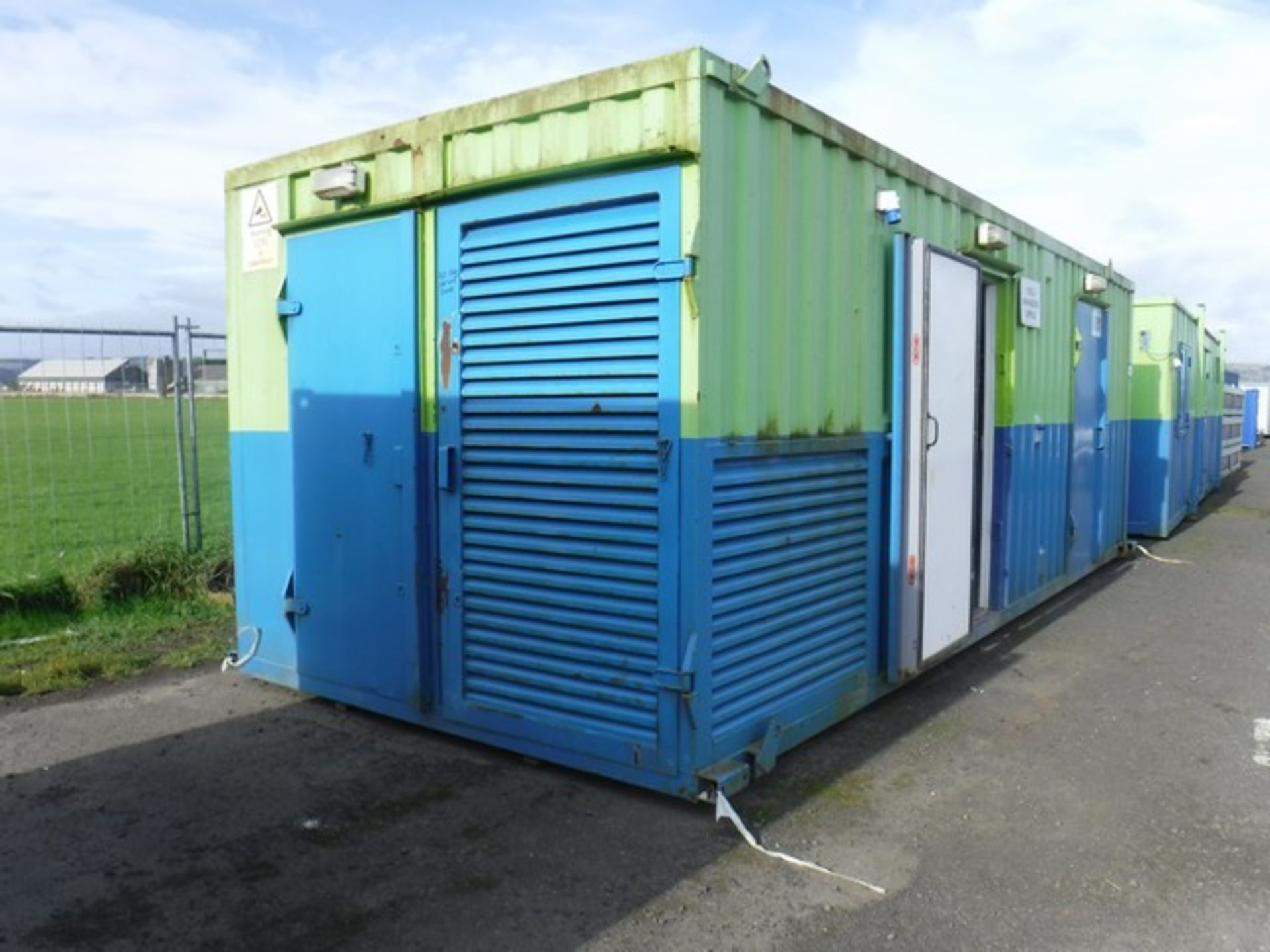 ANTI VANDAL UNIT 24 x 10FT C/W OFFICE, CANTEEN, END TOILET AND STORE **NO KEY FOR STORE** - Image 5 of 8