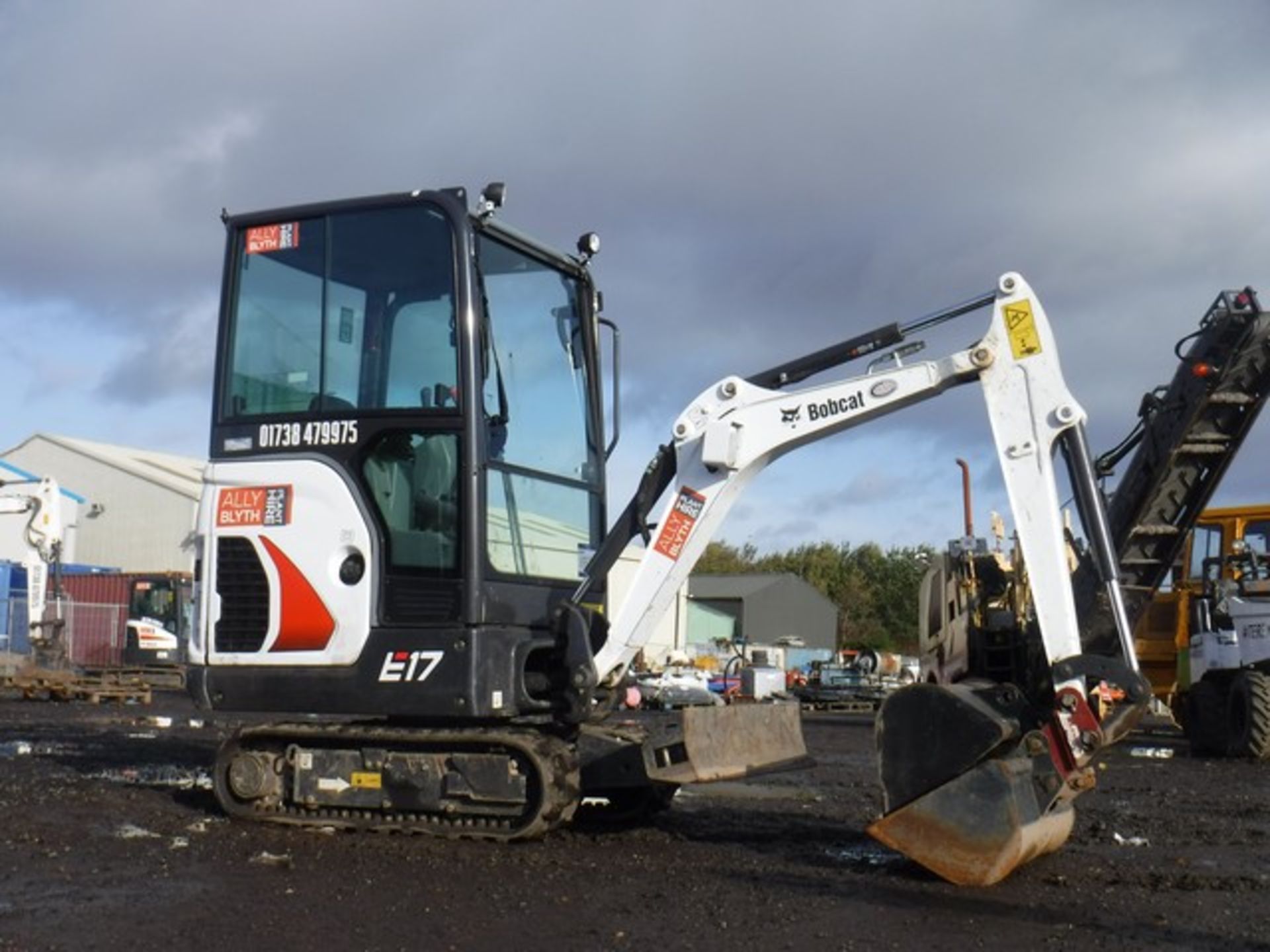 BOB CAT E17 - 2018 COMPACT EXCAVATOR WITH CAB AND BUCKET 166 HRS (NOT VERIFIED) SN - B27H12779 - Image 7 of 12