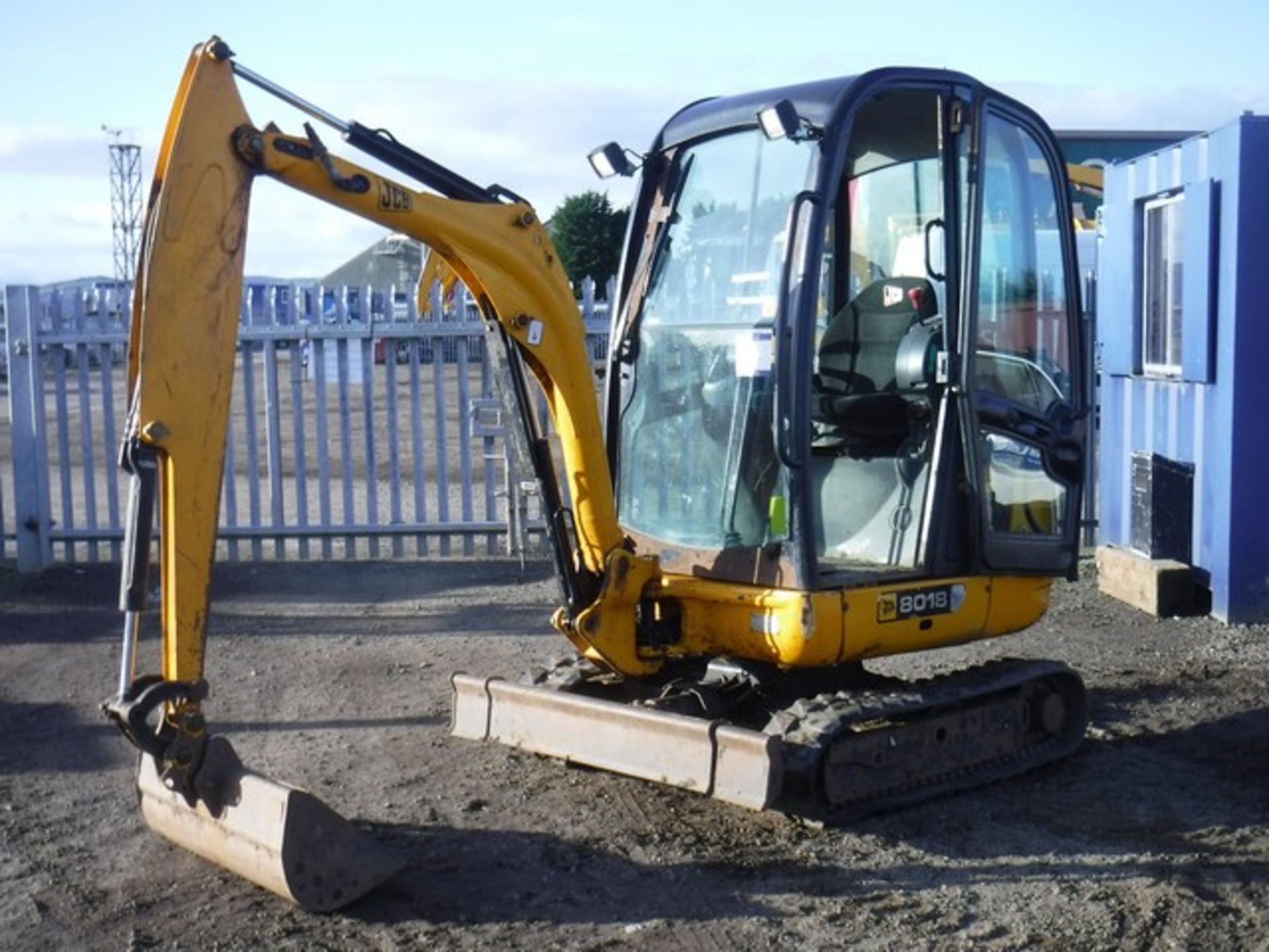 JCB 8018 MINI DIGGER 2010 - 2298HRS (NOT VERIFIED) - Image 3 of 8