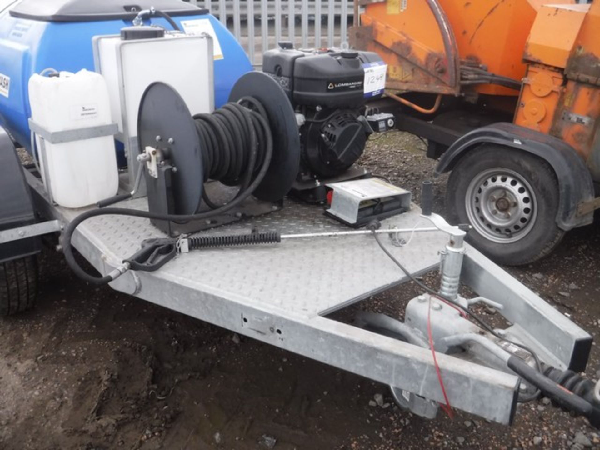 RHINOWASH 2012 POWER WASHER AND BOWSER 1000L ON TWIN WHEEL TRAILER - Image 4 of 10