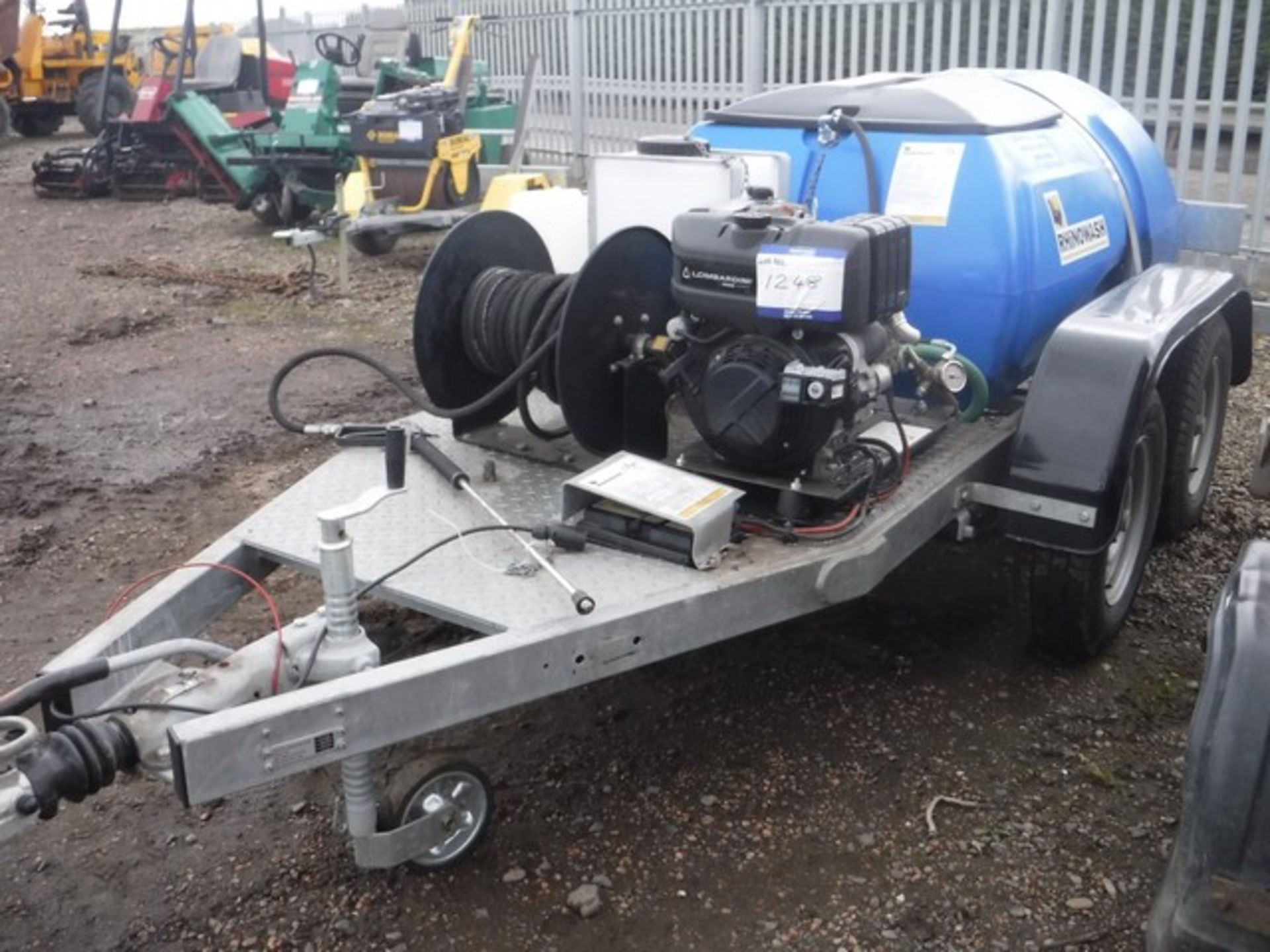 RHINOWASH 2012 POWER WASHER AND BOWSER 1000L ON TWIN WHEEL TRAILER - Image 5 of 10