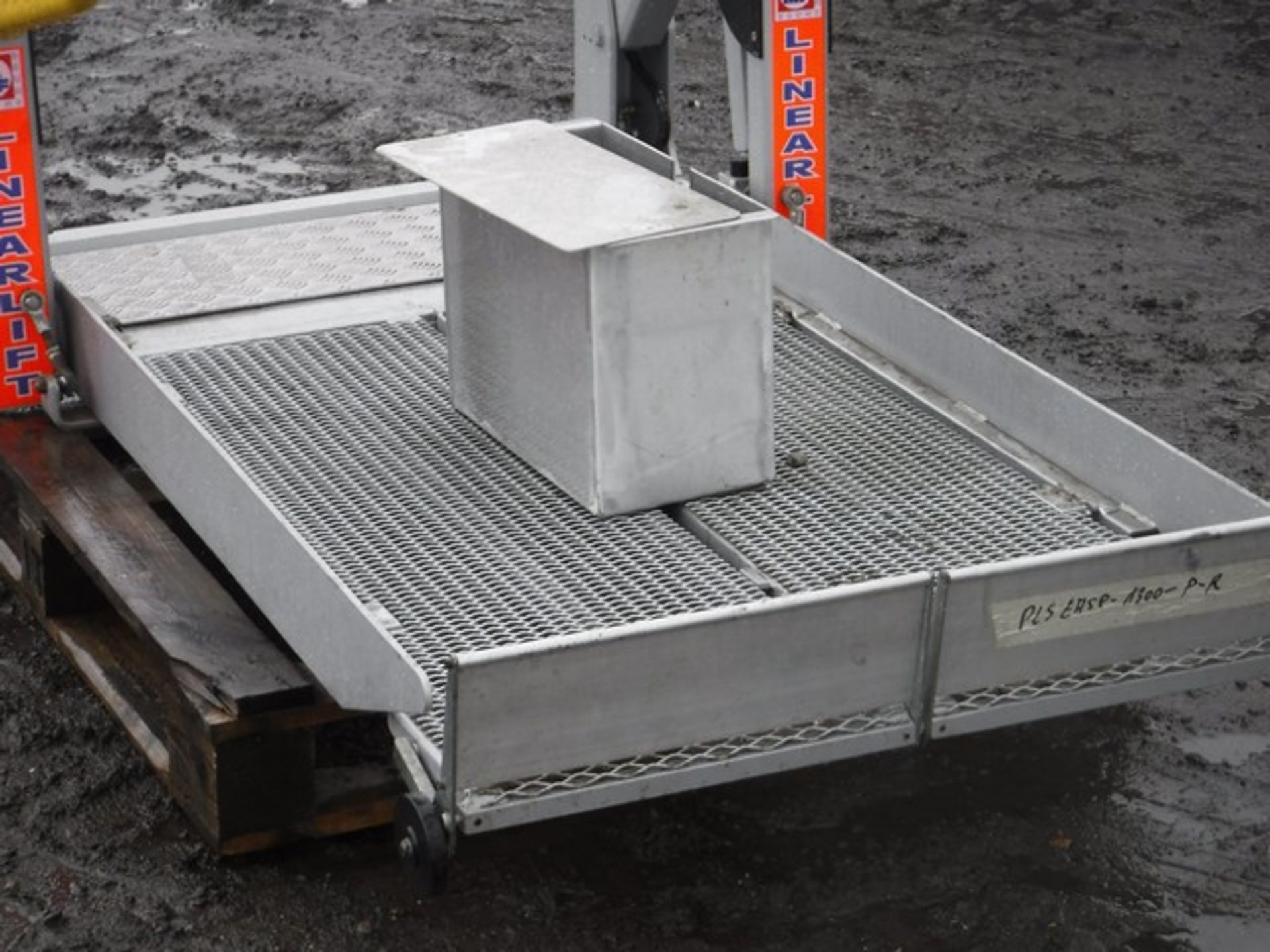 LINERLIFT WHEELCHAIR LIFT 12V - Image 2 of 7