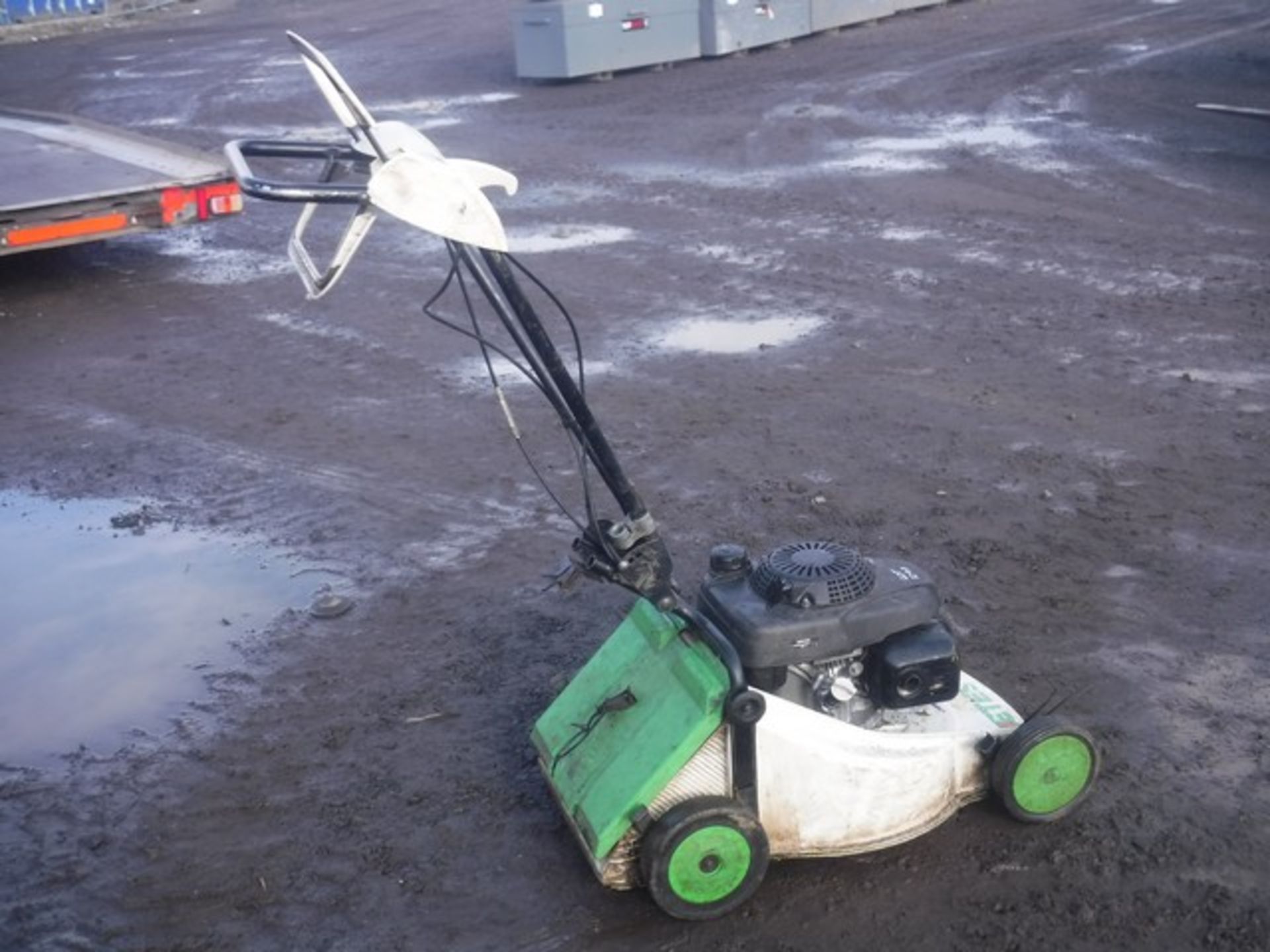 ETESIA DRIVEN LAWN MOWER - Image 4 of 4