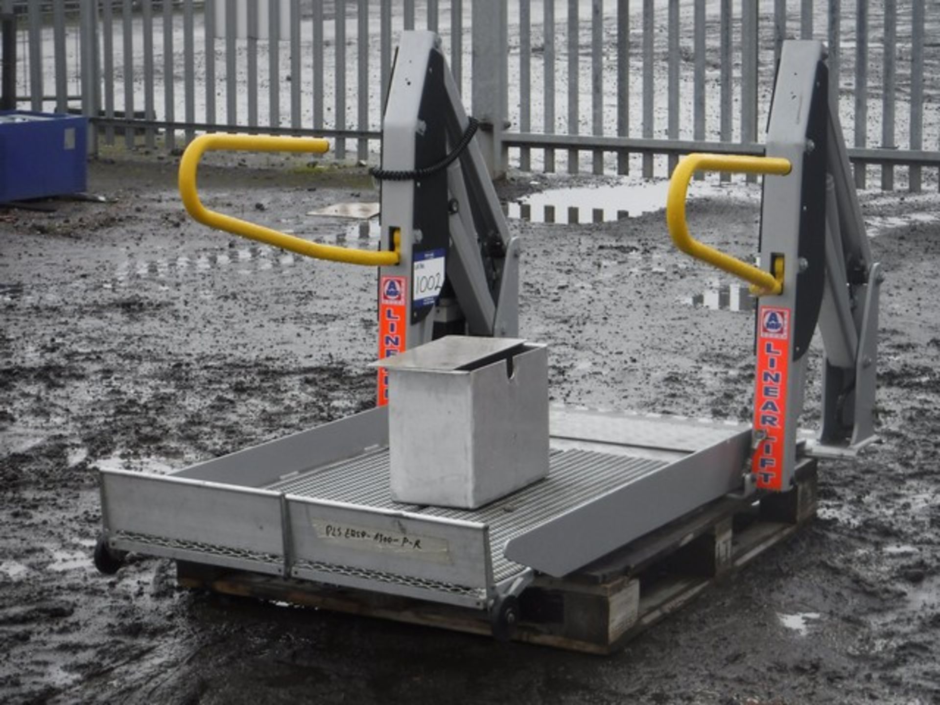 LINERLIFT WHEELCHAIR LIFT 12V