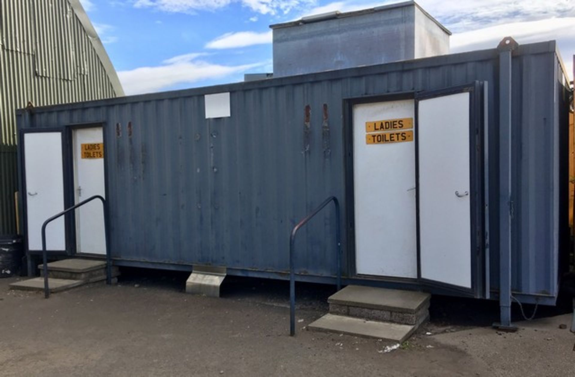 LADIES ANTI VANDAL TOILET BLOCK 26x10 STEEL CHASSIS AND HEAVY DUTY JACKLEGS C/W - 10 x WC CUBICLES, - Image 6 of 8