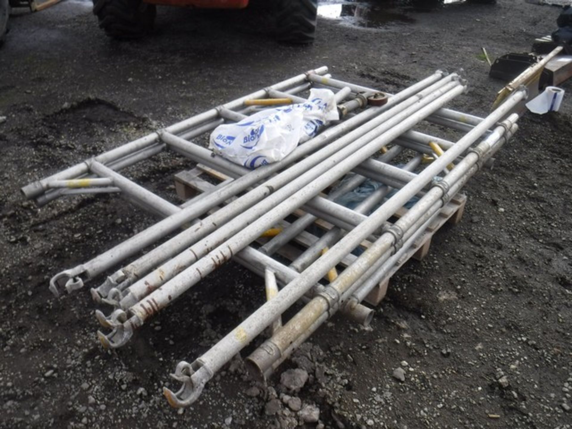 SELECTION OF SCAFFOLDING - Image 2 of 6