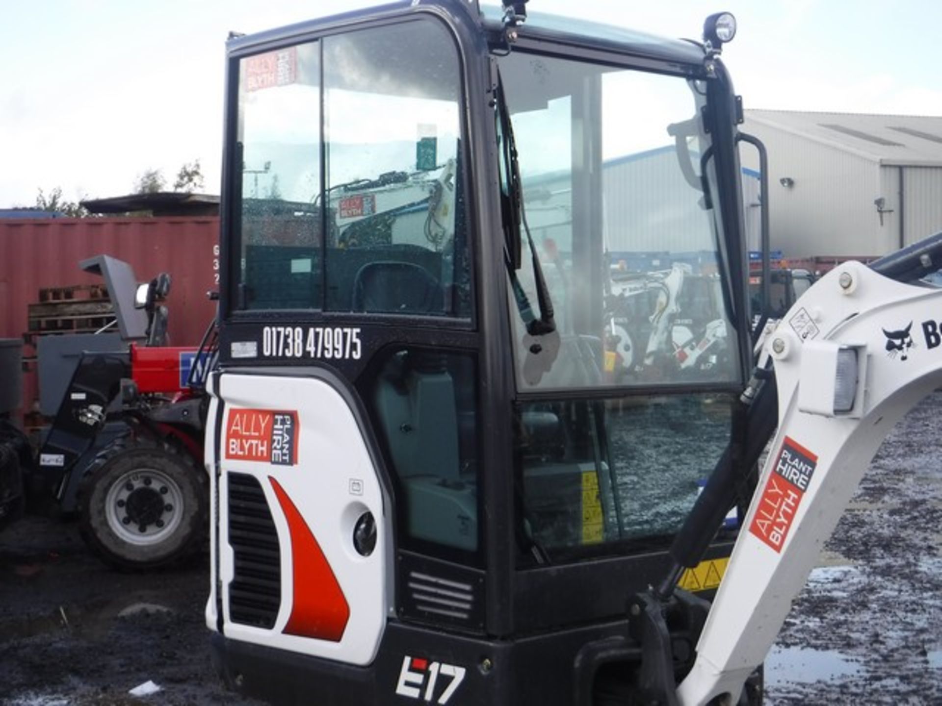 BOB CAT E17 - 2018 COMPACT EXCAVATOR WITH CAB 101 HRS (NOT VERIFIED) SN - 11001589 - Image 3 of 10