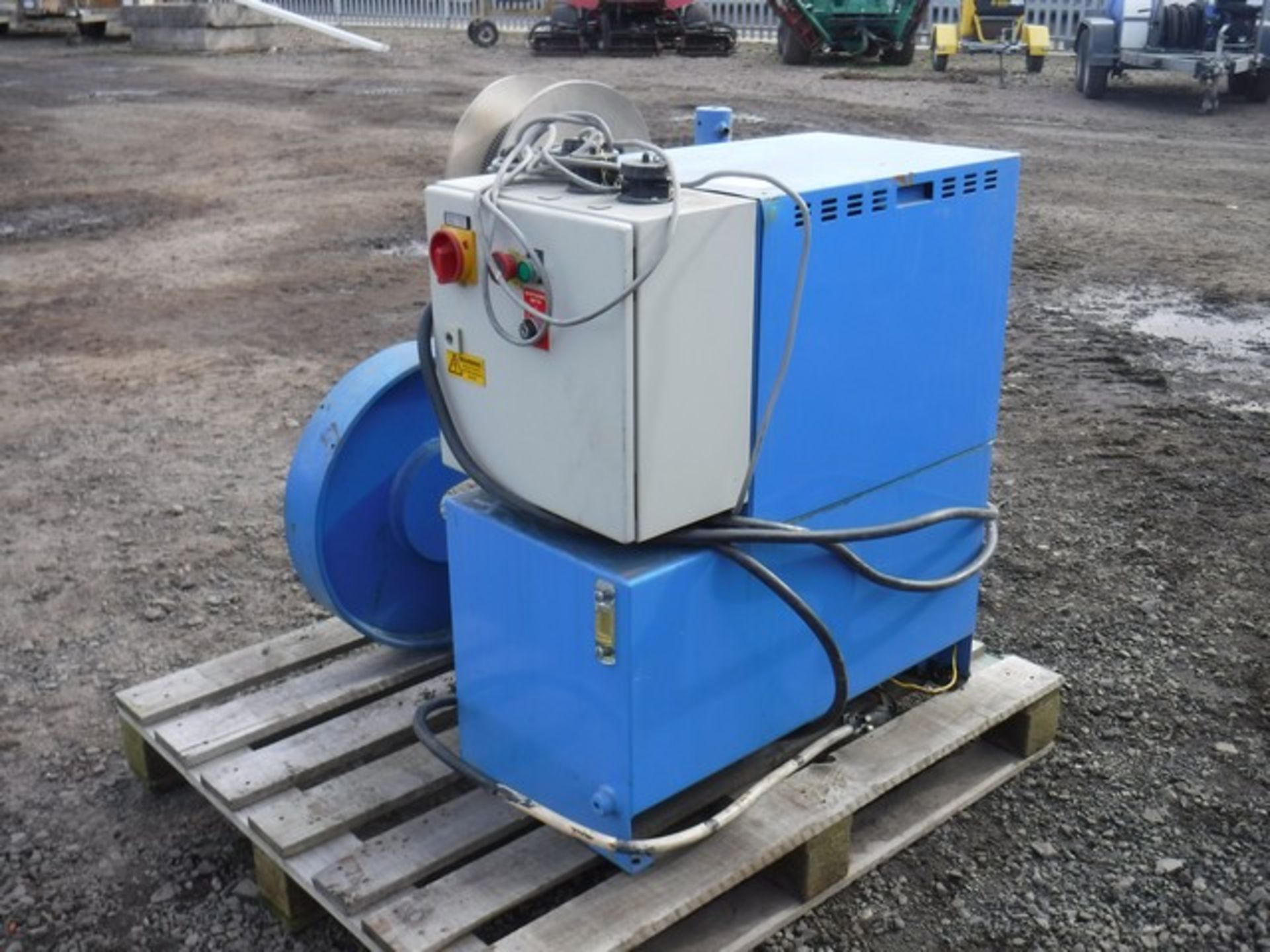 BOLLOFF RIVET MACHINE IN BLUE - Image 6 of 9