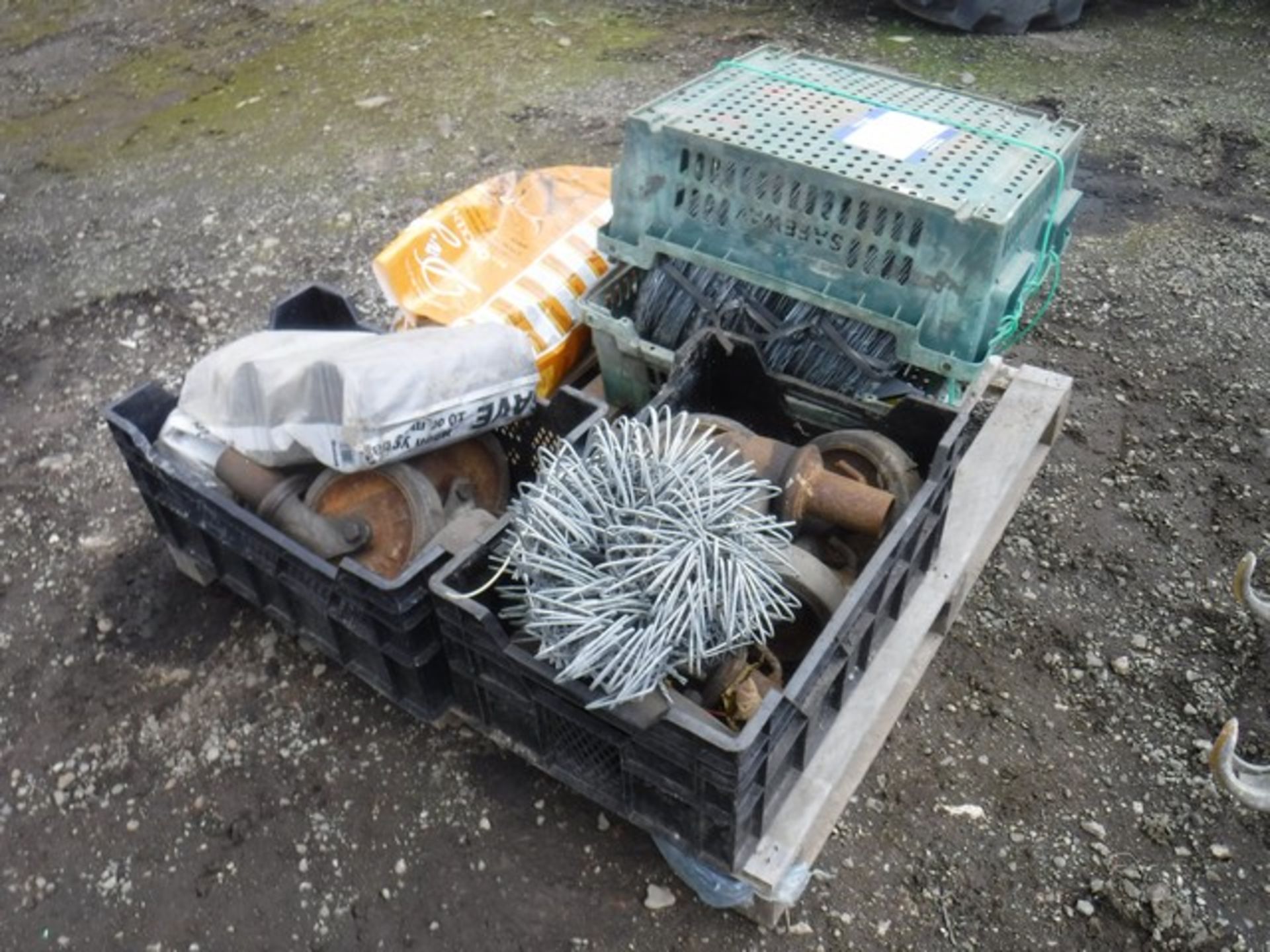 MISC PALLET - RAZAR WIRE x3 ROLLS, SCAFFOLDING WHEELS, PIPE COUPLINGS AND PLASTIC PIPING x2 ROLLS