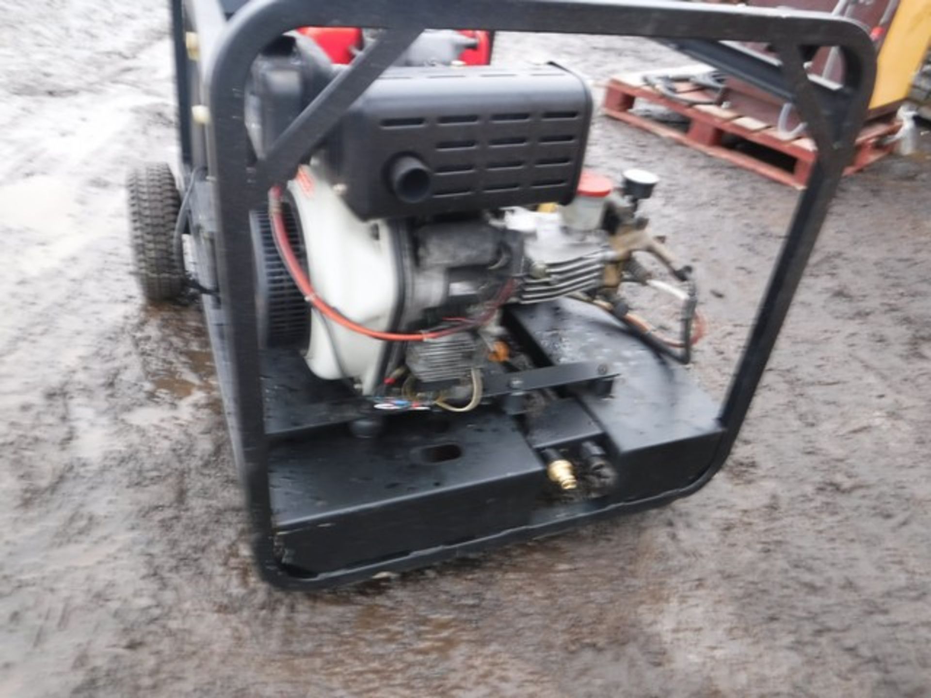 KARCHER MOBILE HOT/COLD PRESSURE WASHER - Image 3 of 4